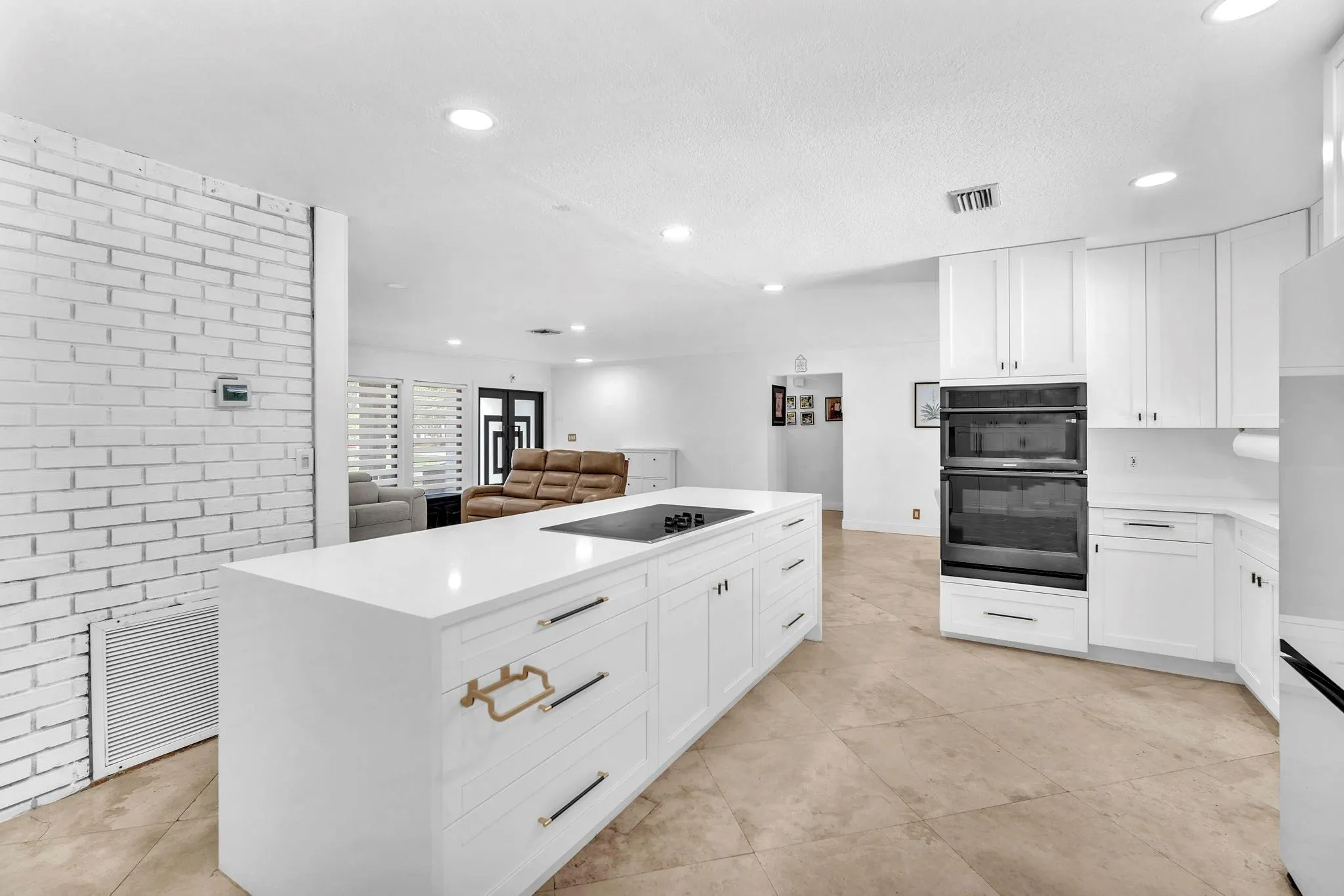 11800 NW 25th St
