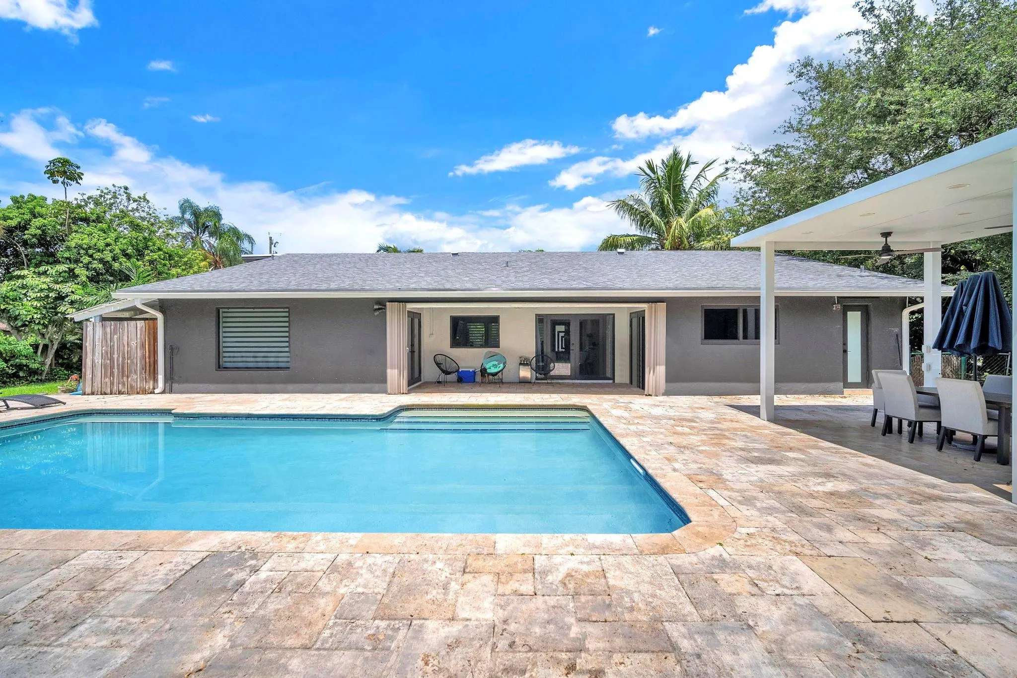 11800 NW 25th St