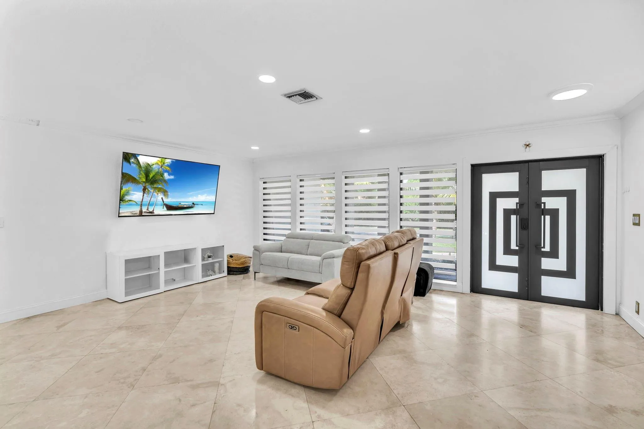 11800 NW 25th St