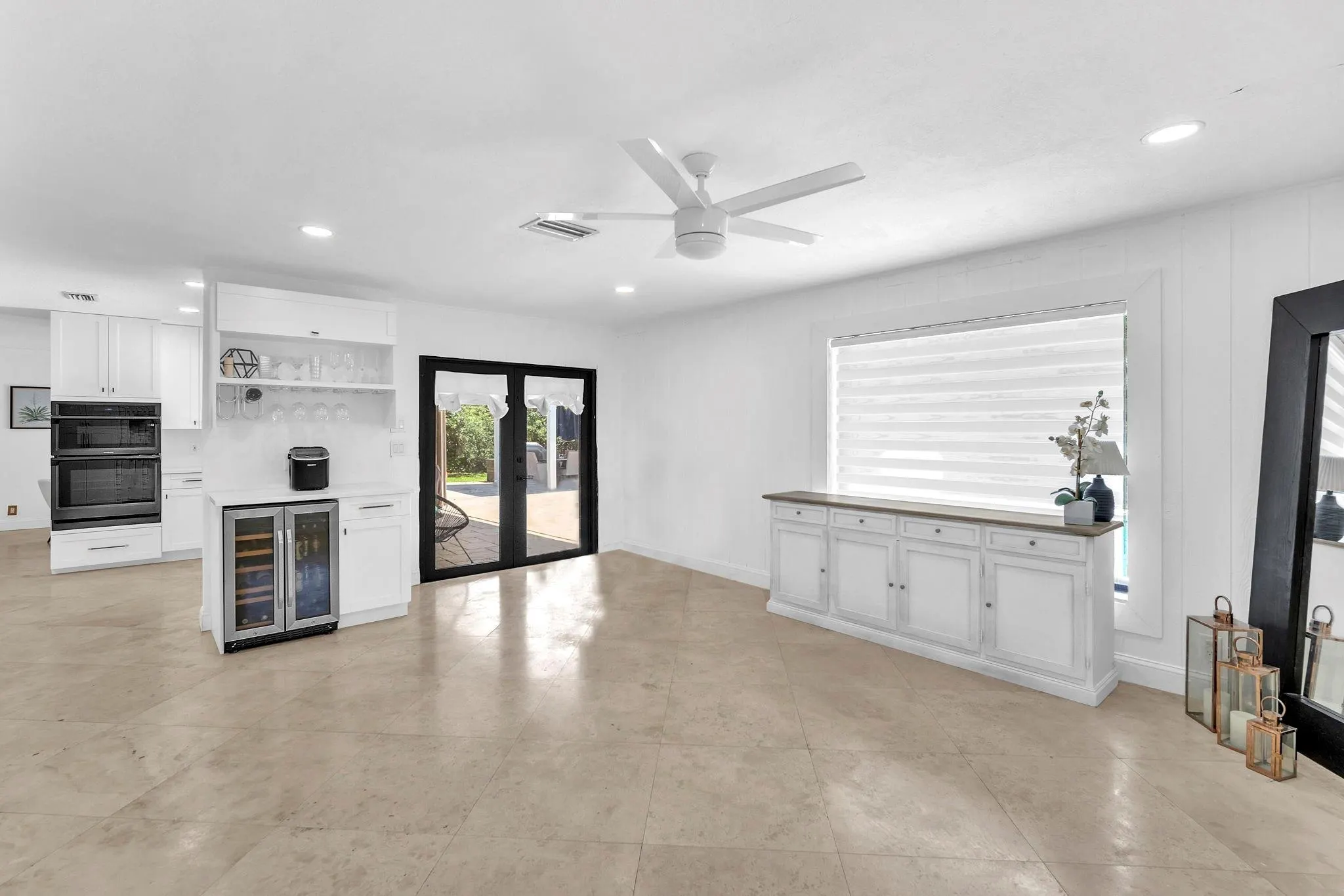 11800 NW 25th St