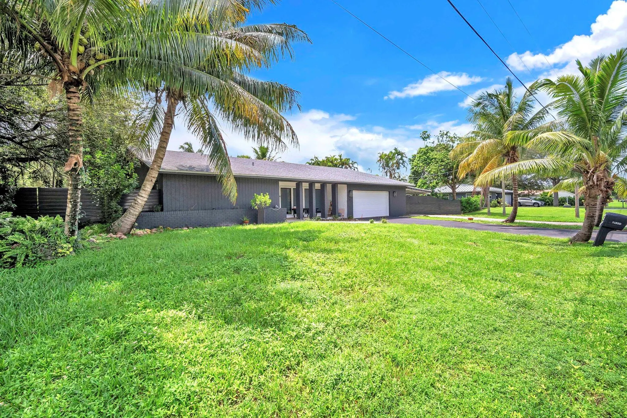 11800 NW 25th St