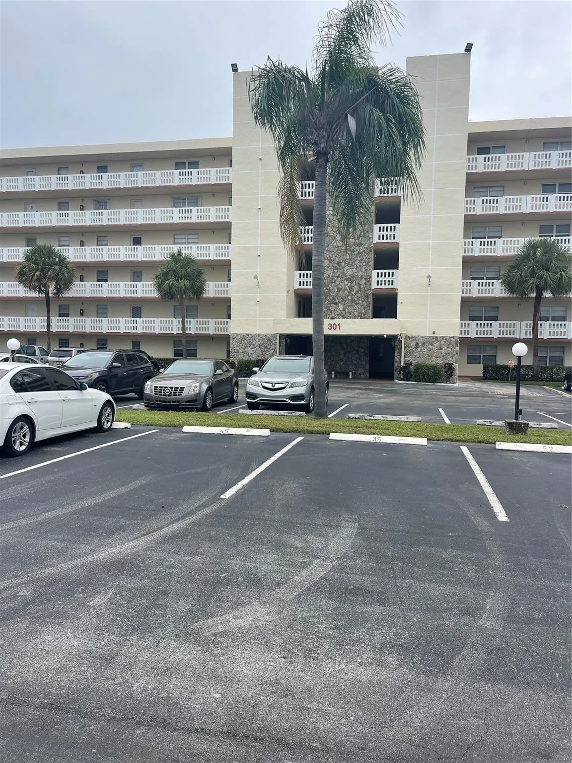 301 SE 3rd St, #303