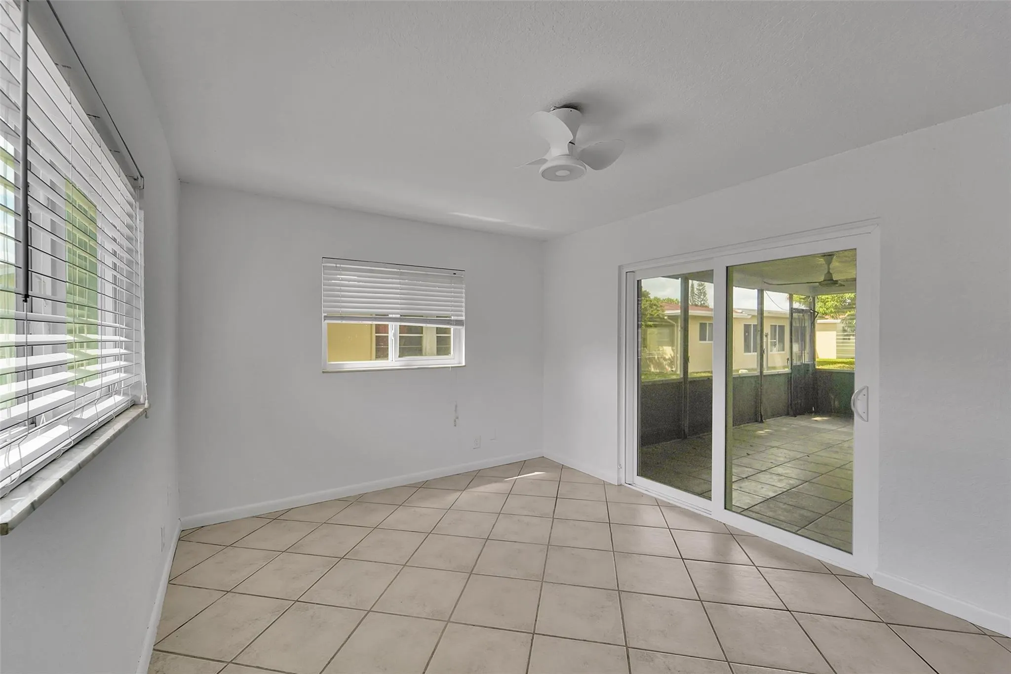 960 NW 49th St
