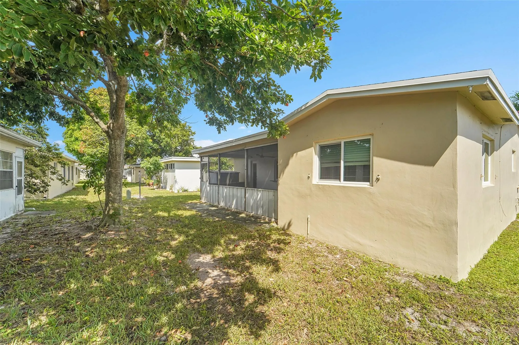 960 NW 49th St