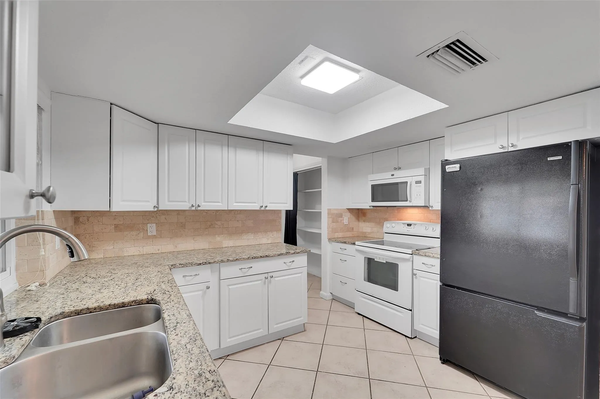 960 NW 49th St