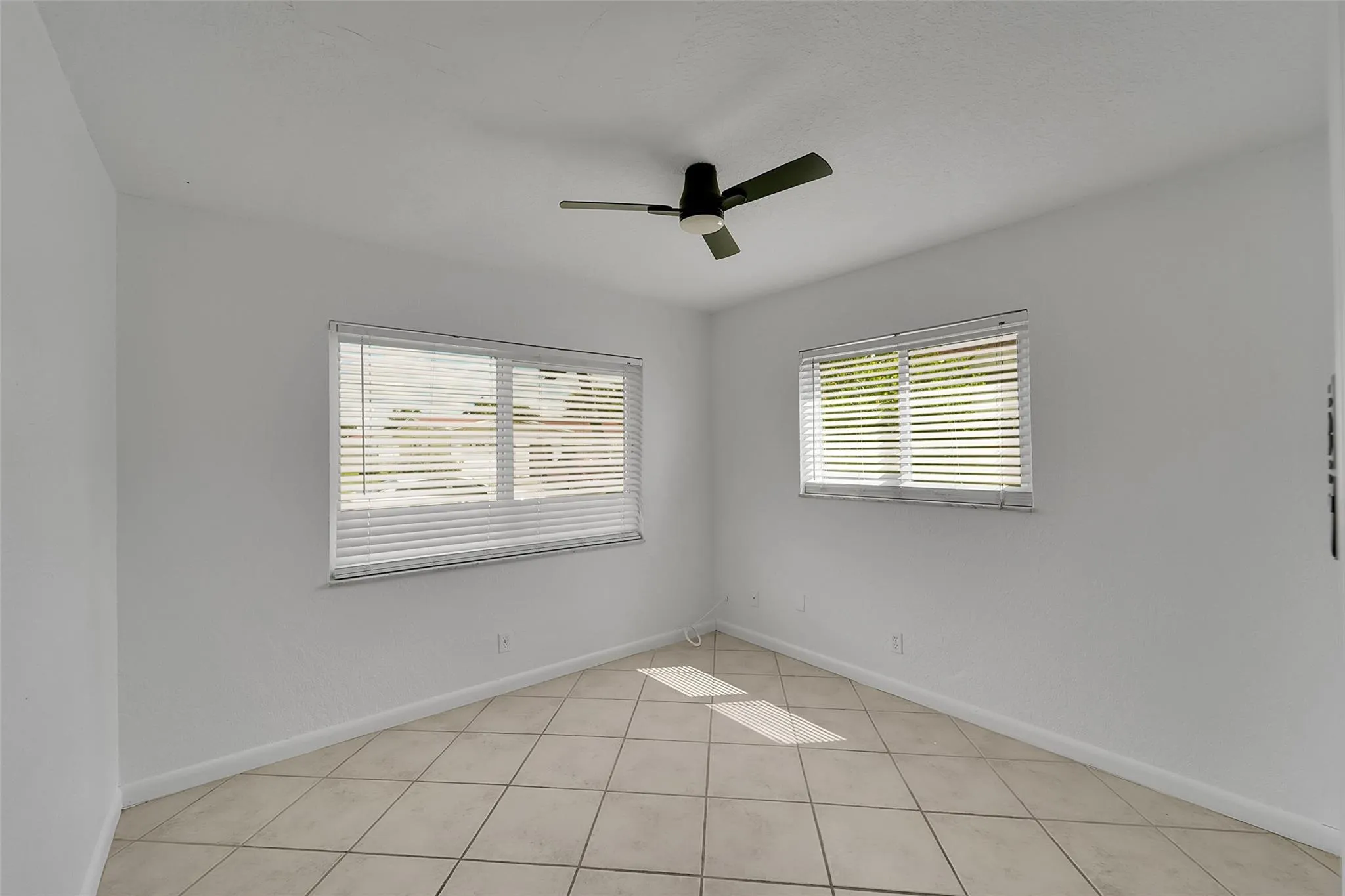 960 NW 49th St
