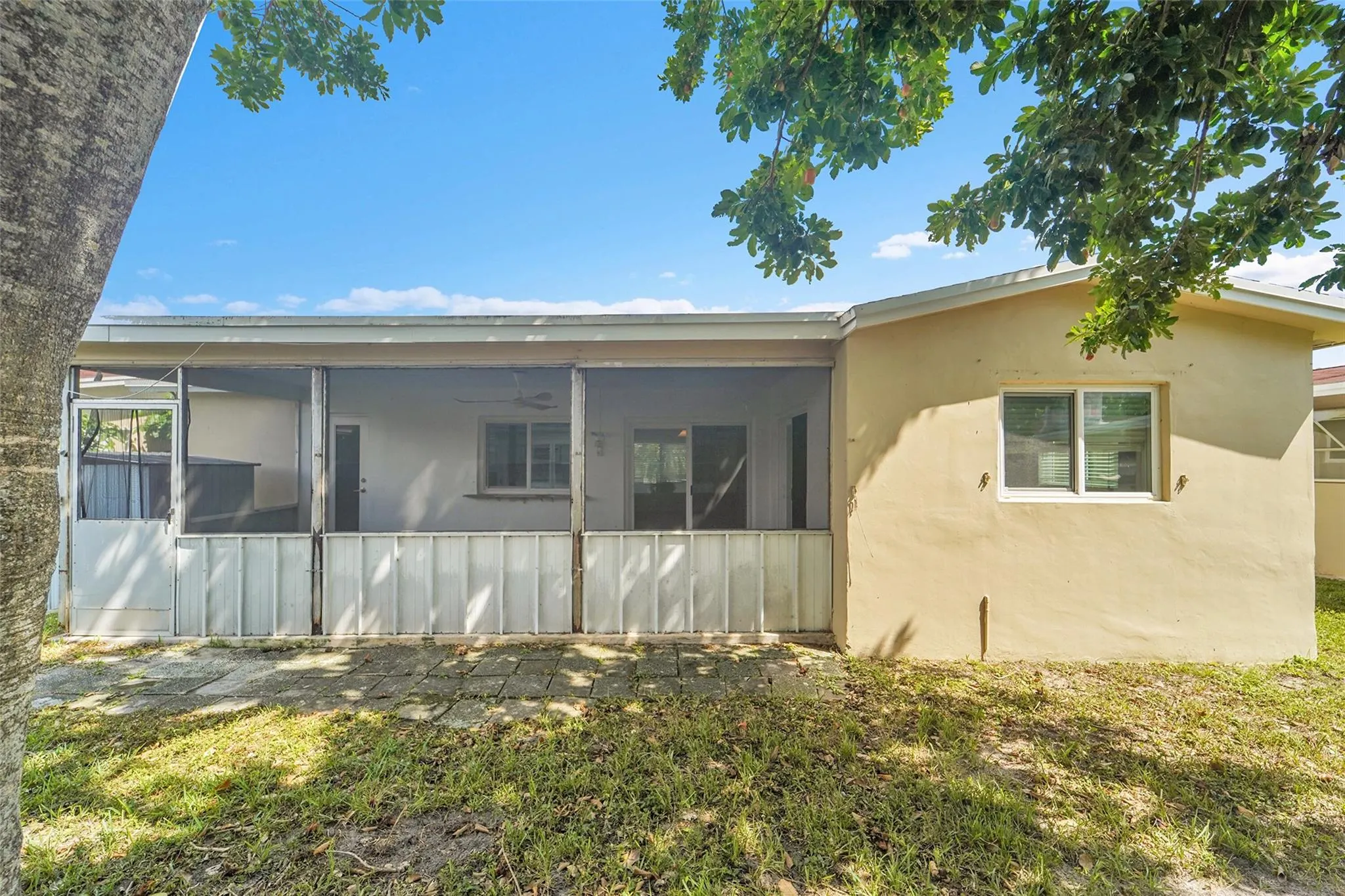 960 NW 49th St