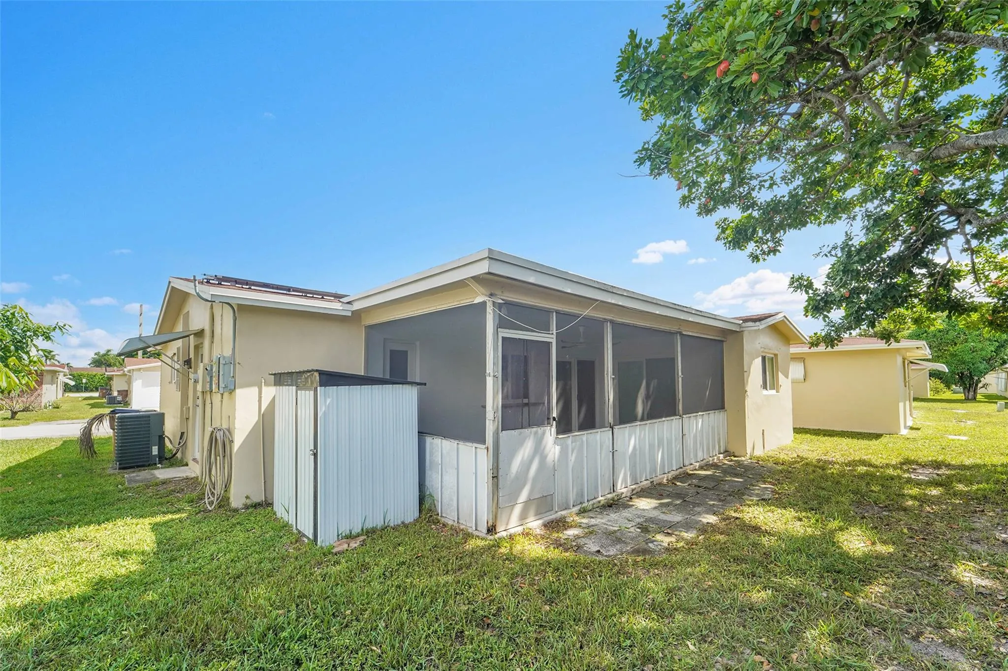 960 NW 49th St