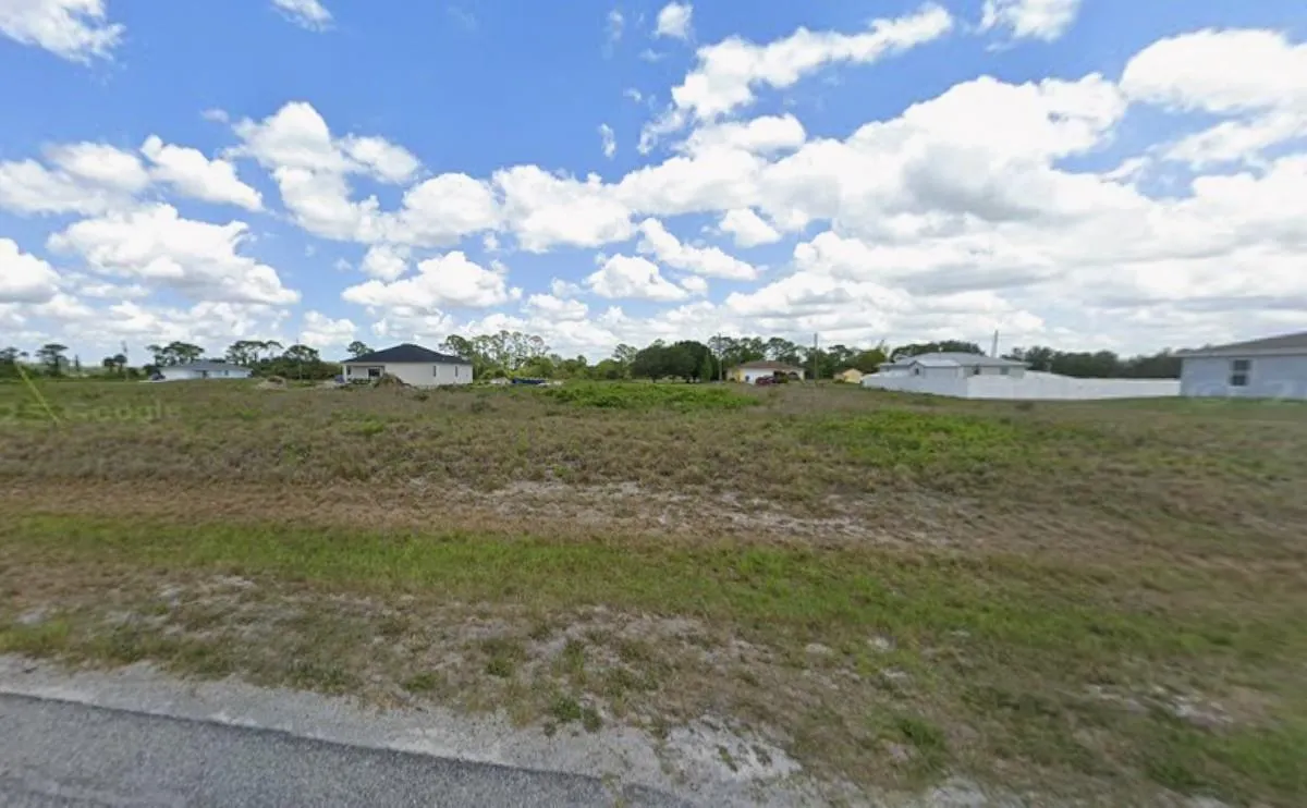 9048 Green Cir
