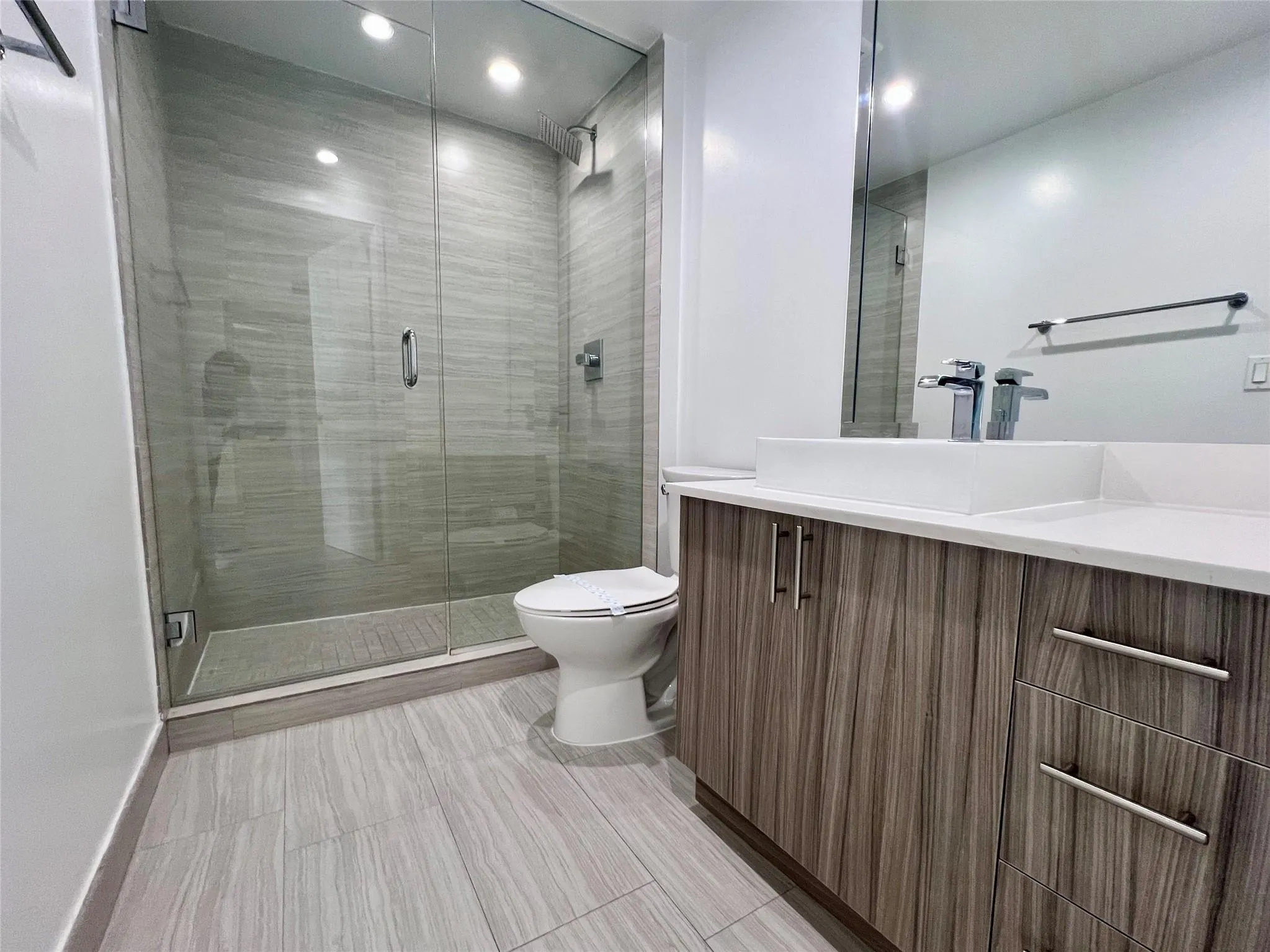 601 NE 39th St, #205