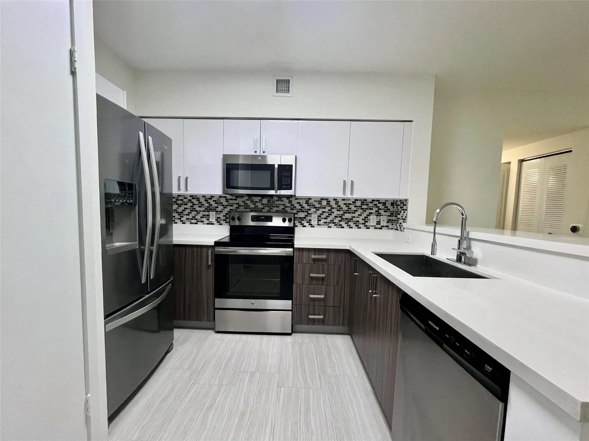 601 NE 39th St, #205