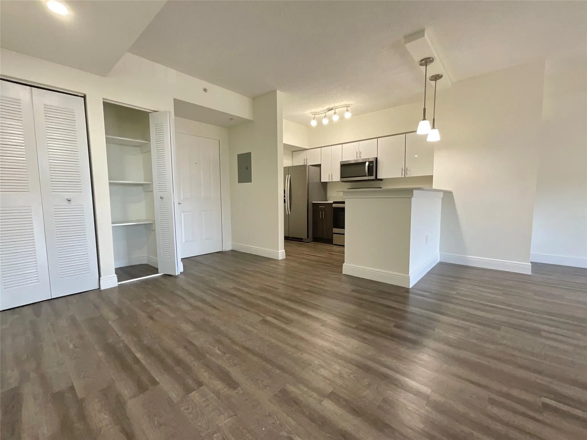 7707 NW 7 Street, #1-605