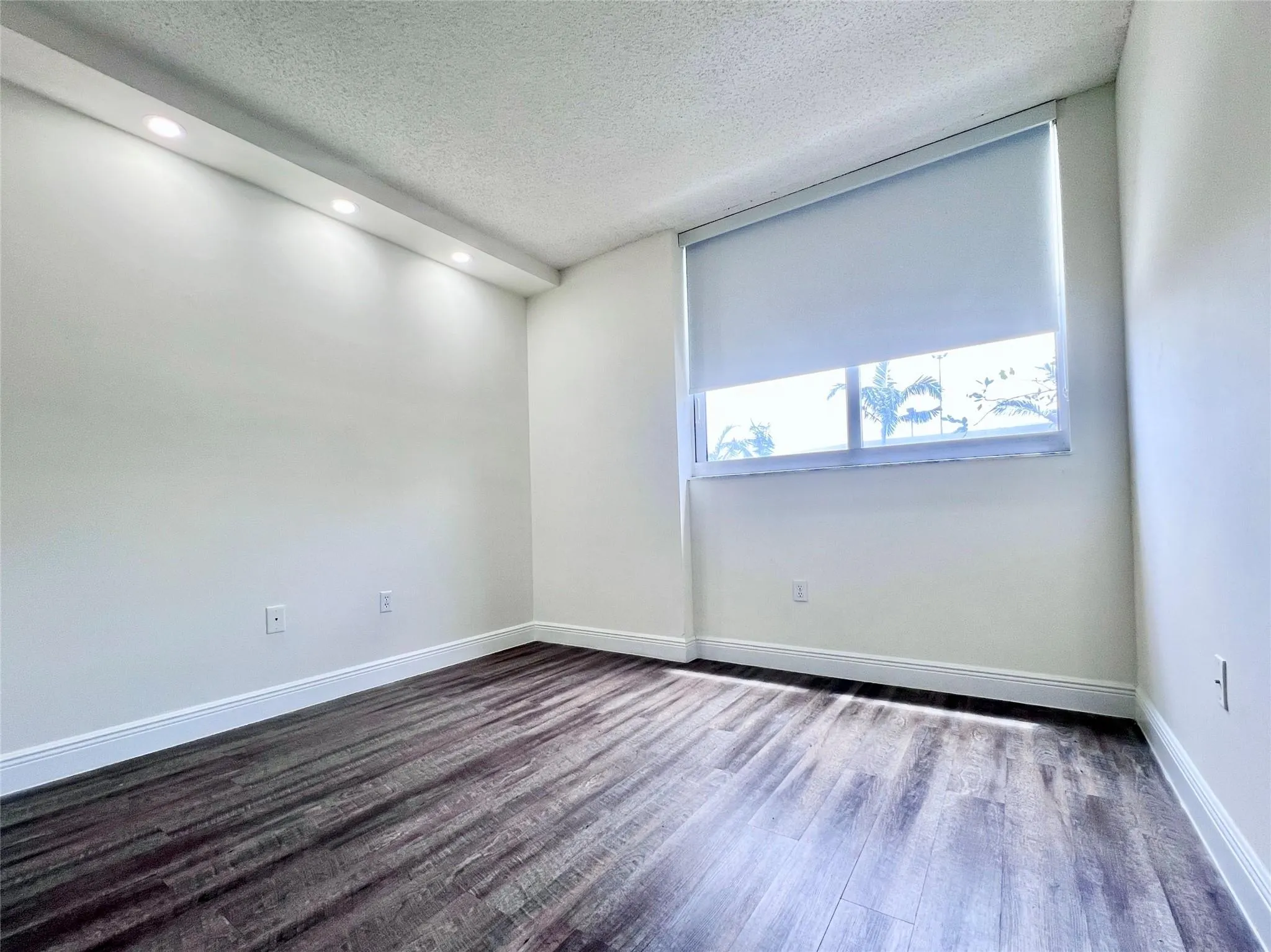 7707 NW 7 Street, #2-909