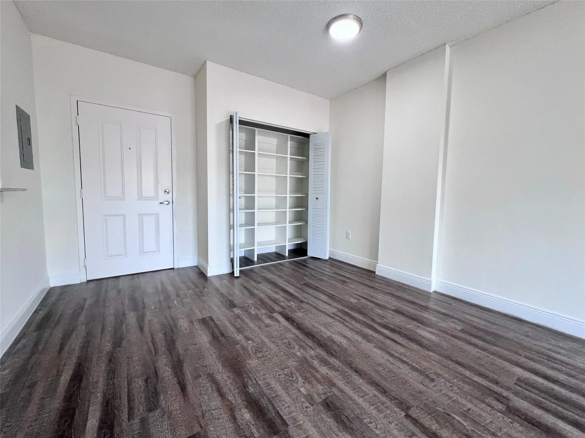 7707 NW 7 Street, #2-909