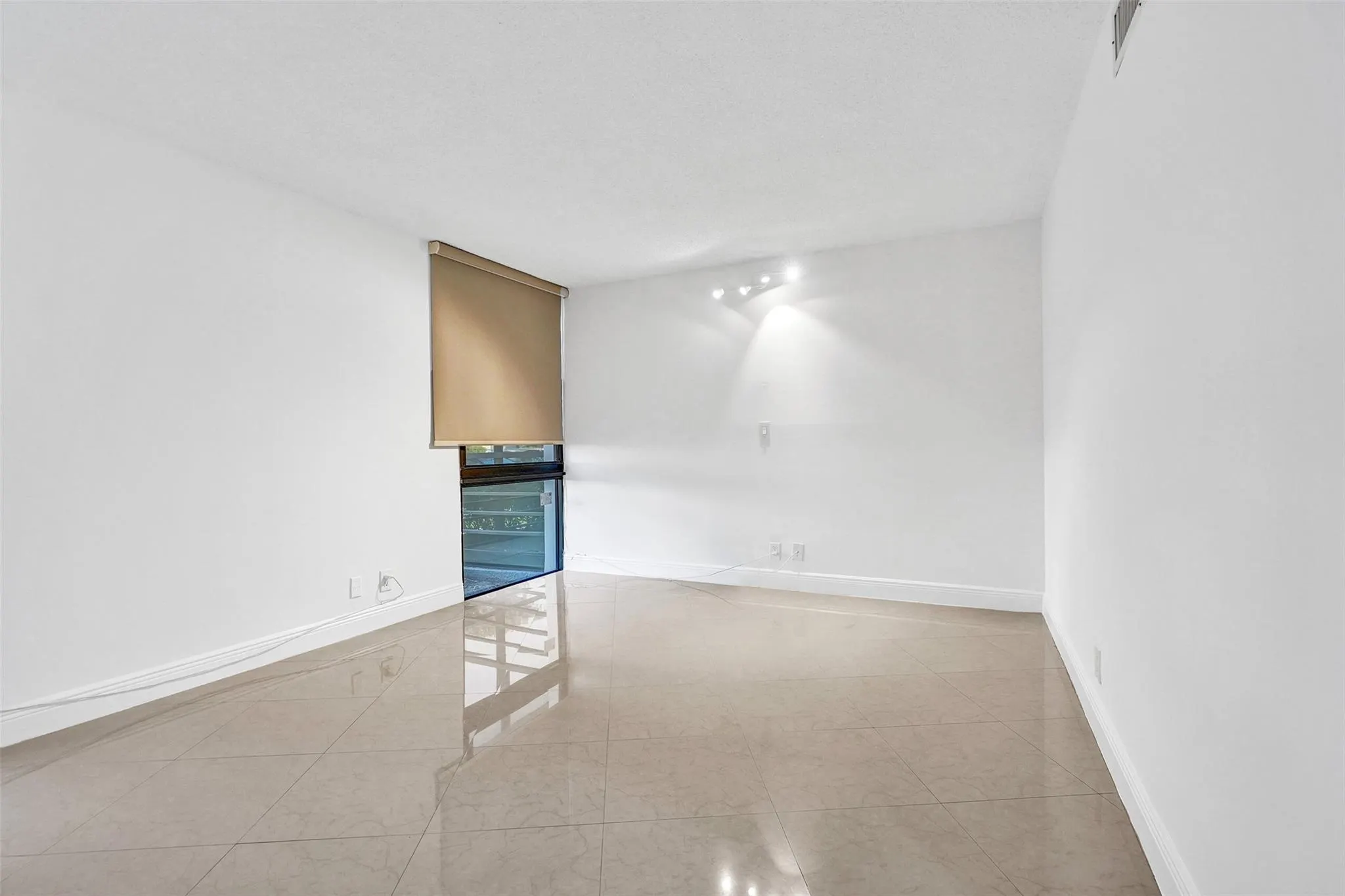 20400 W Country Club Dr, #118