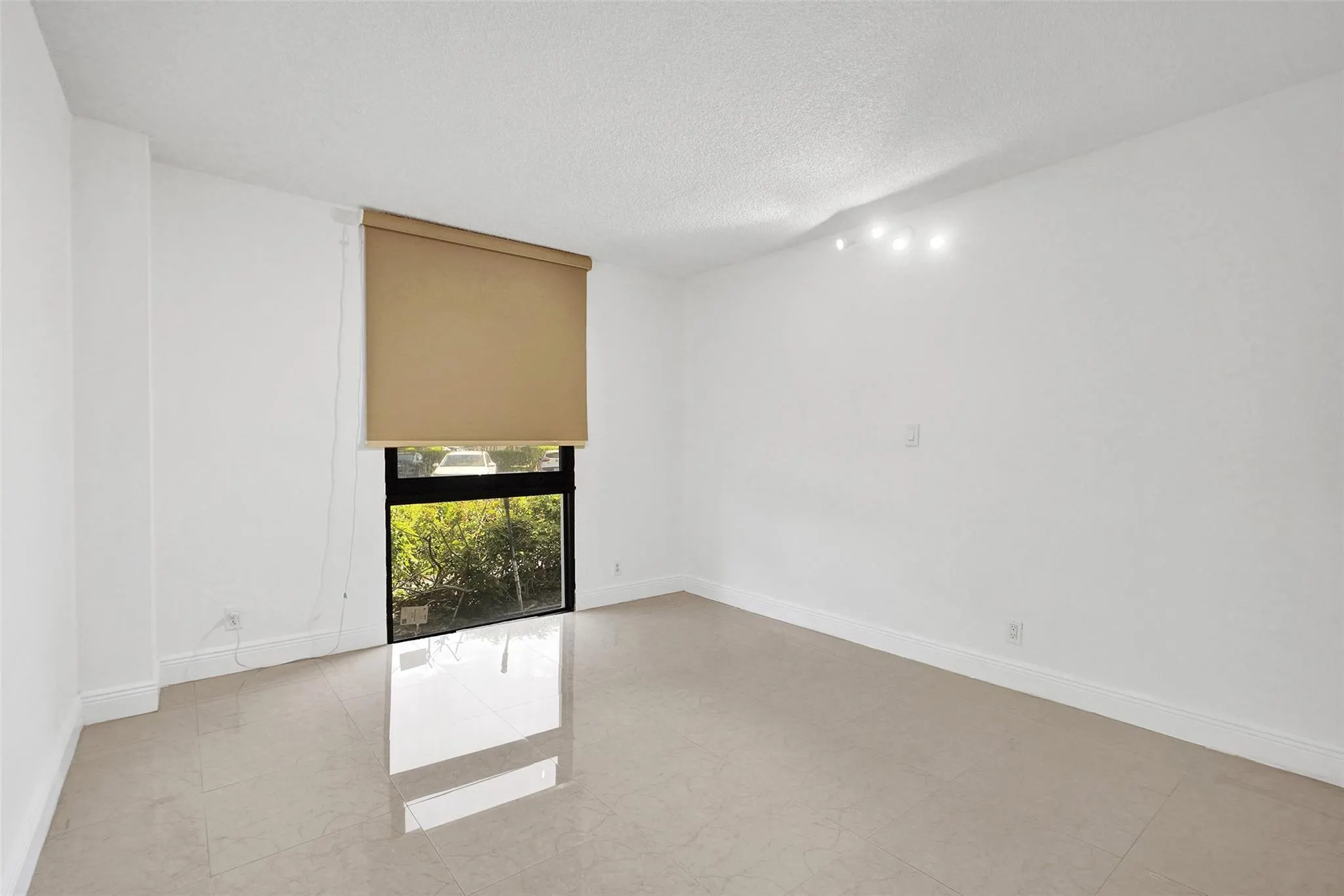 20400 W Country Club Dr, #118