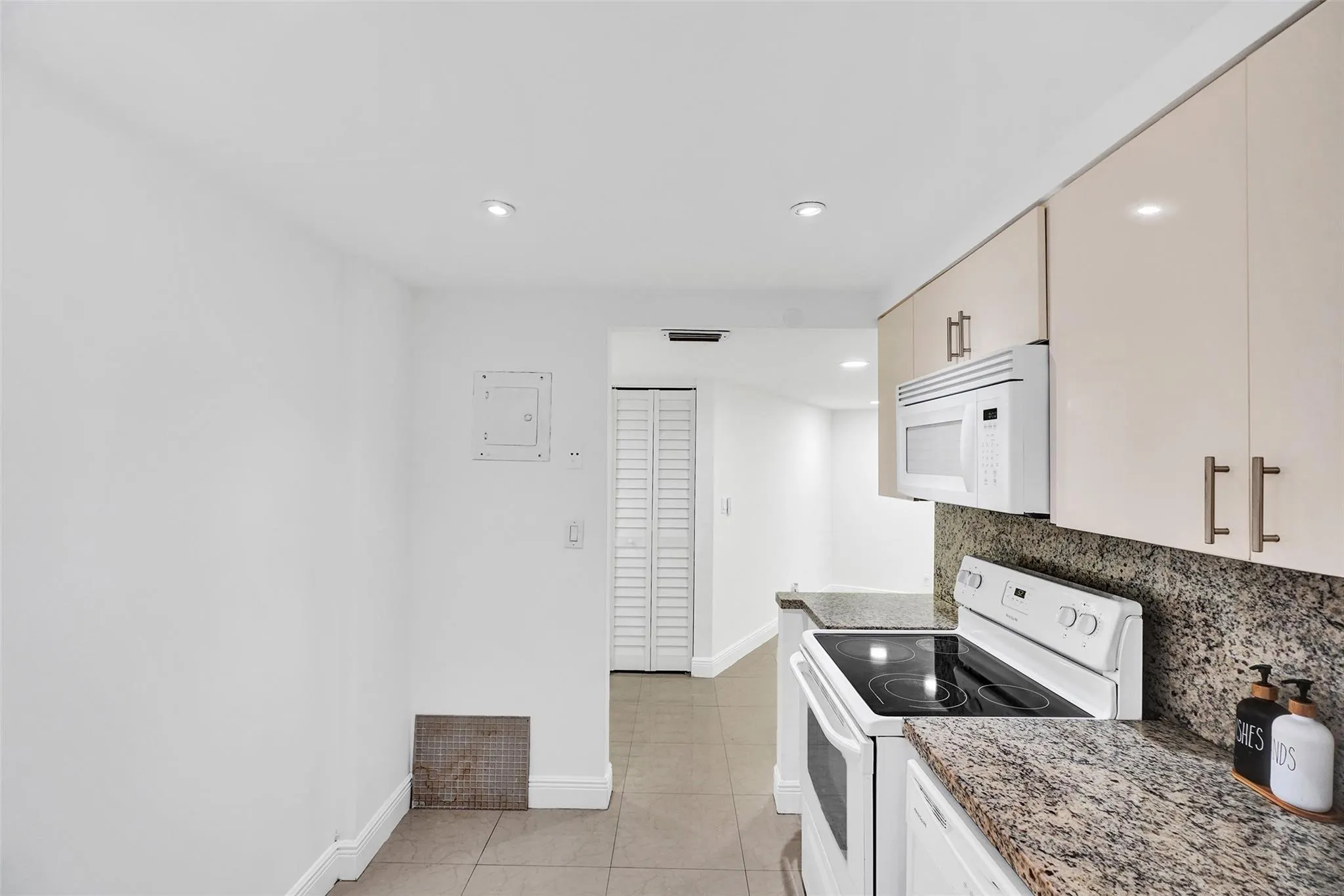 20400 W Country Club Dr, #118