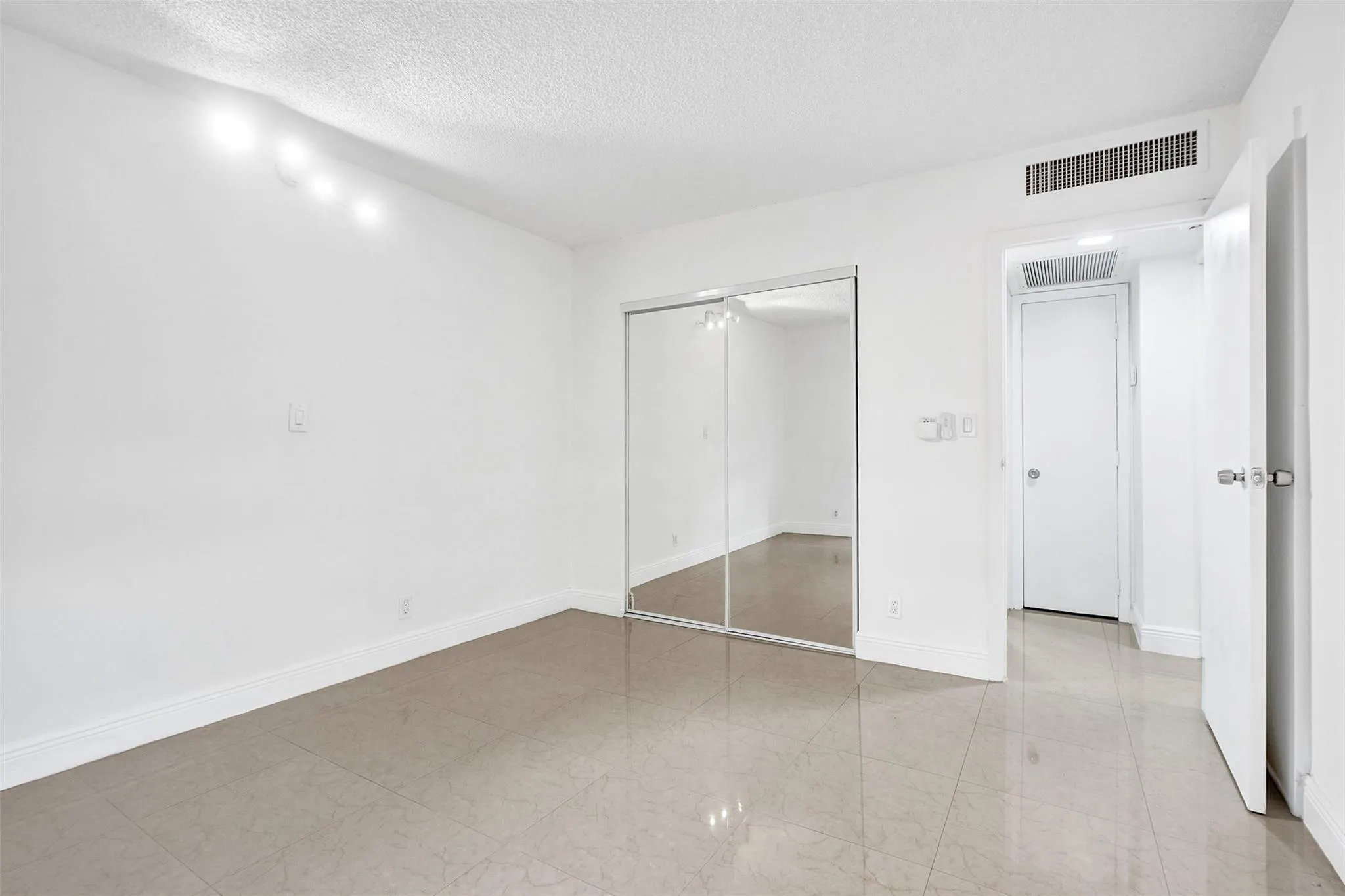20400 W Country Club Dr, #118