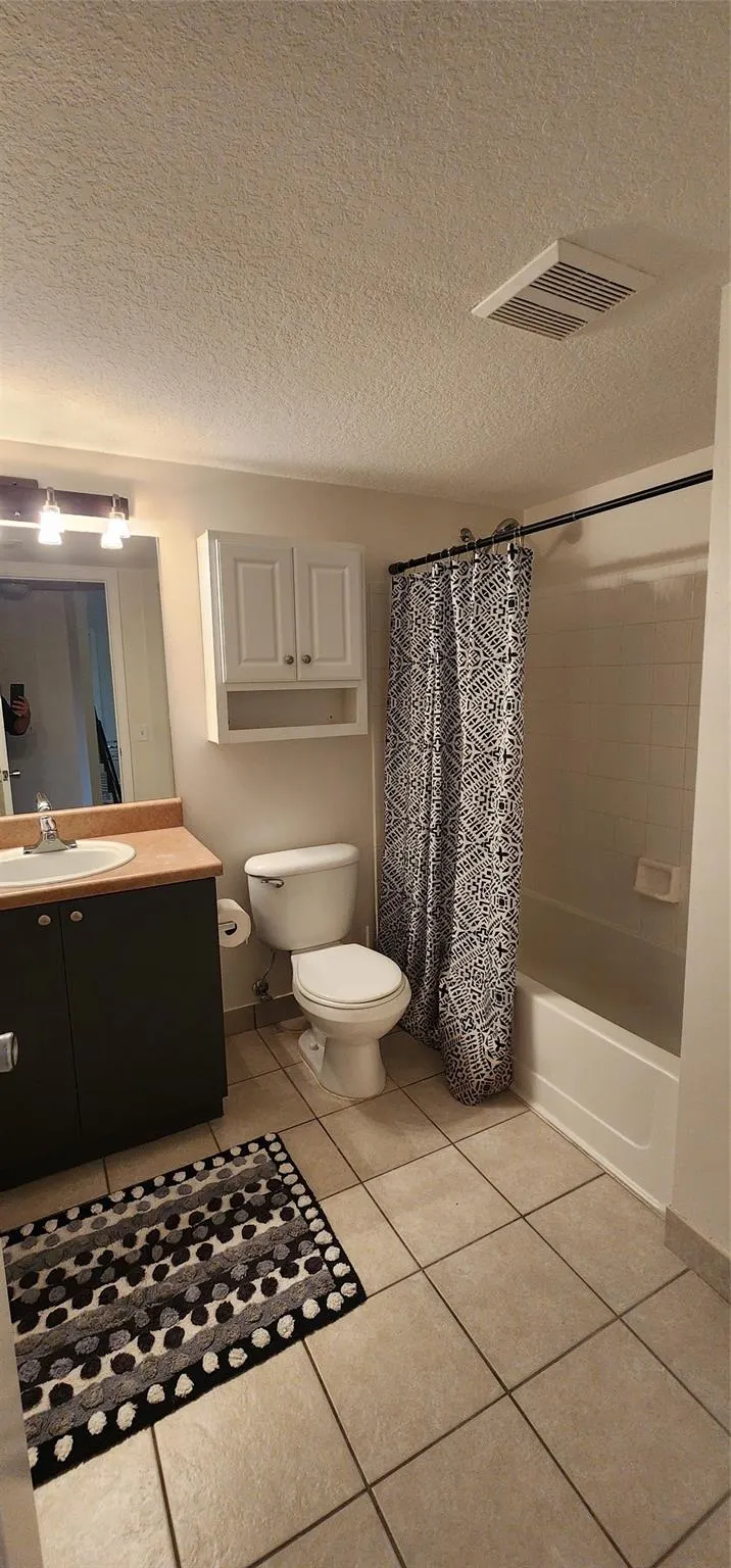 1023 Villa Ln