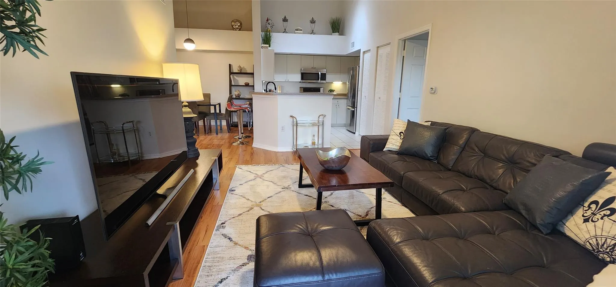 1023 Villa Ln