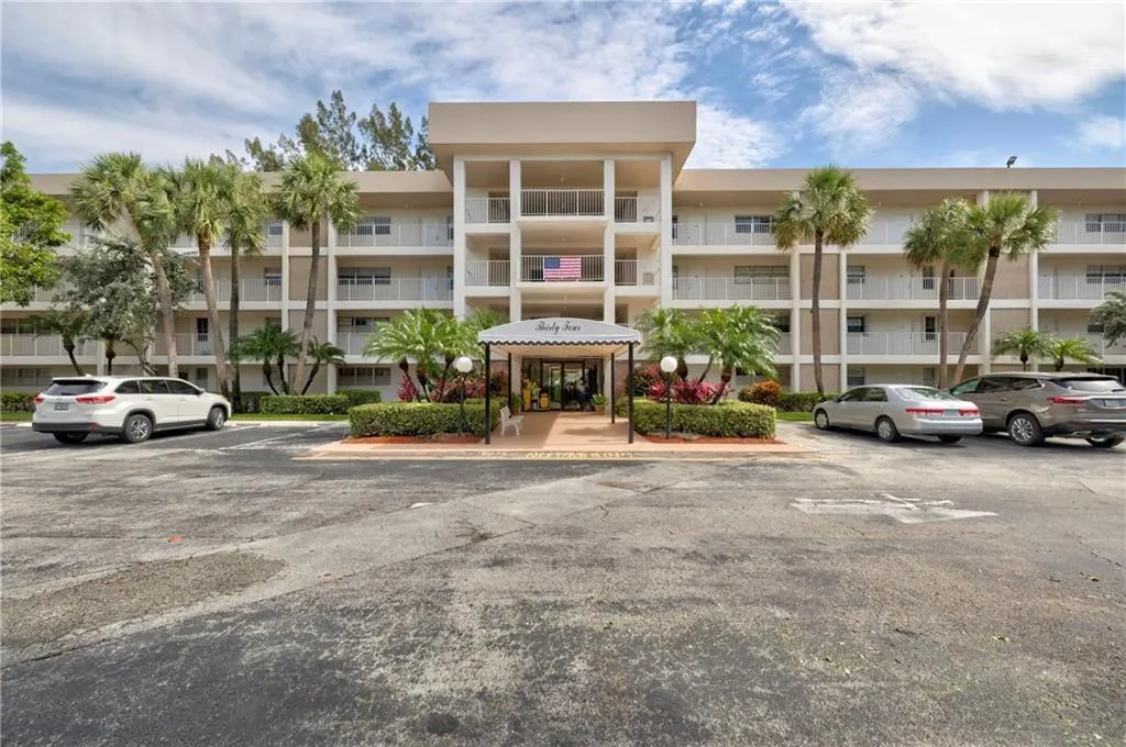 3051 S Palm Aire Dr