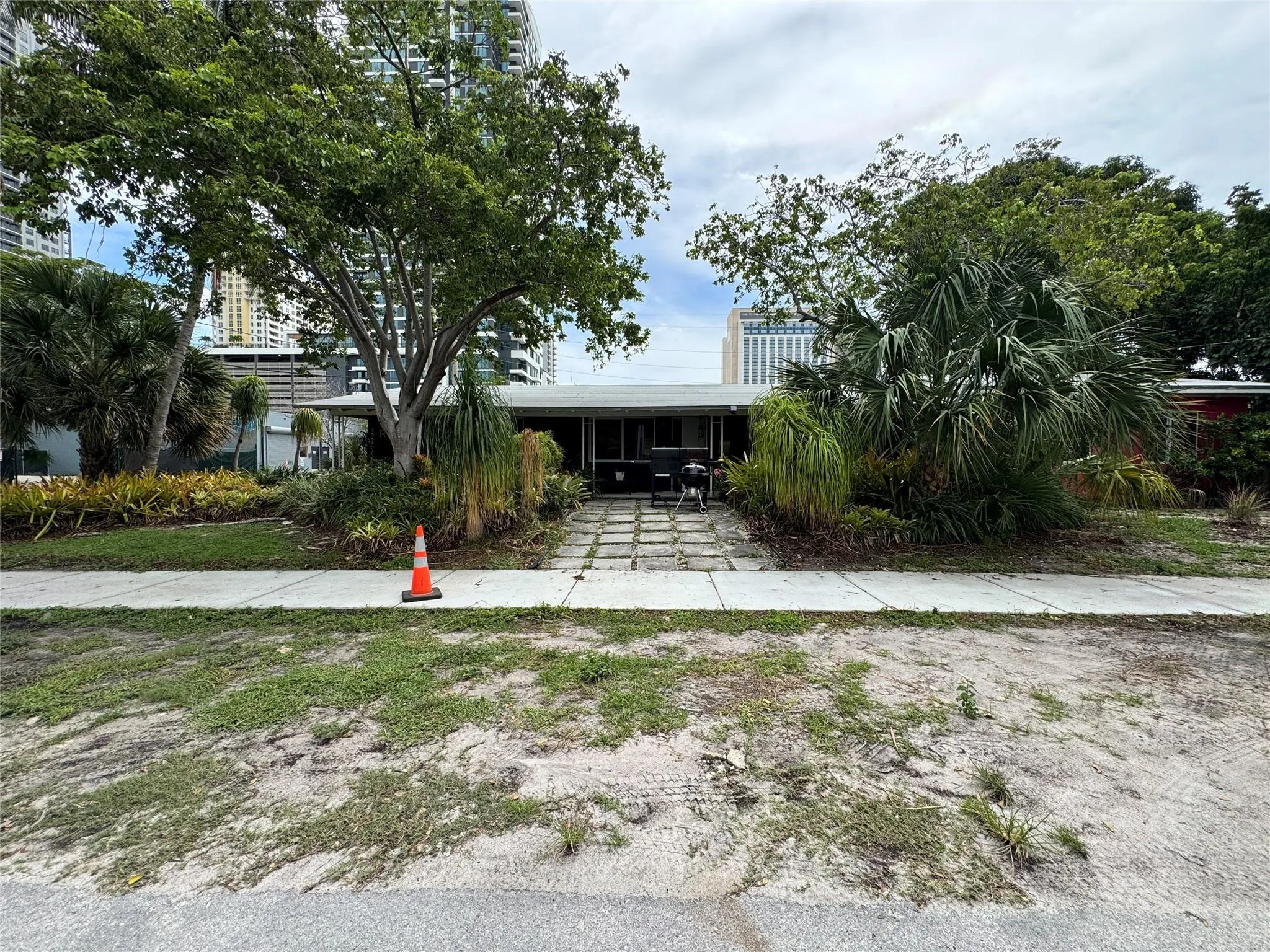 500 SW 3rd Ave