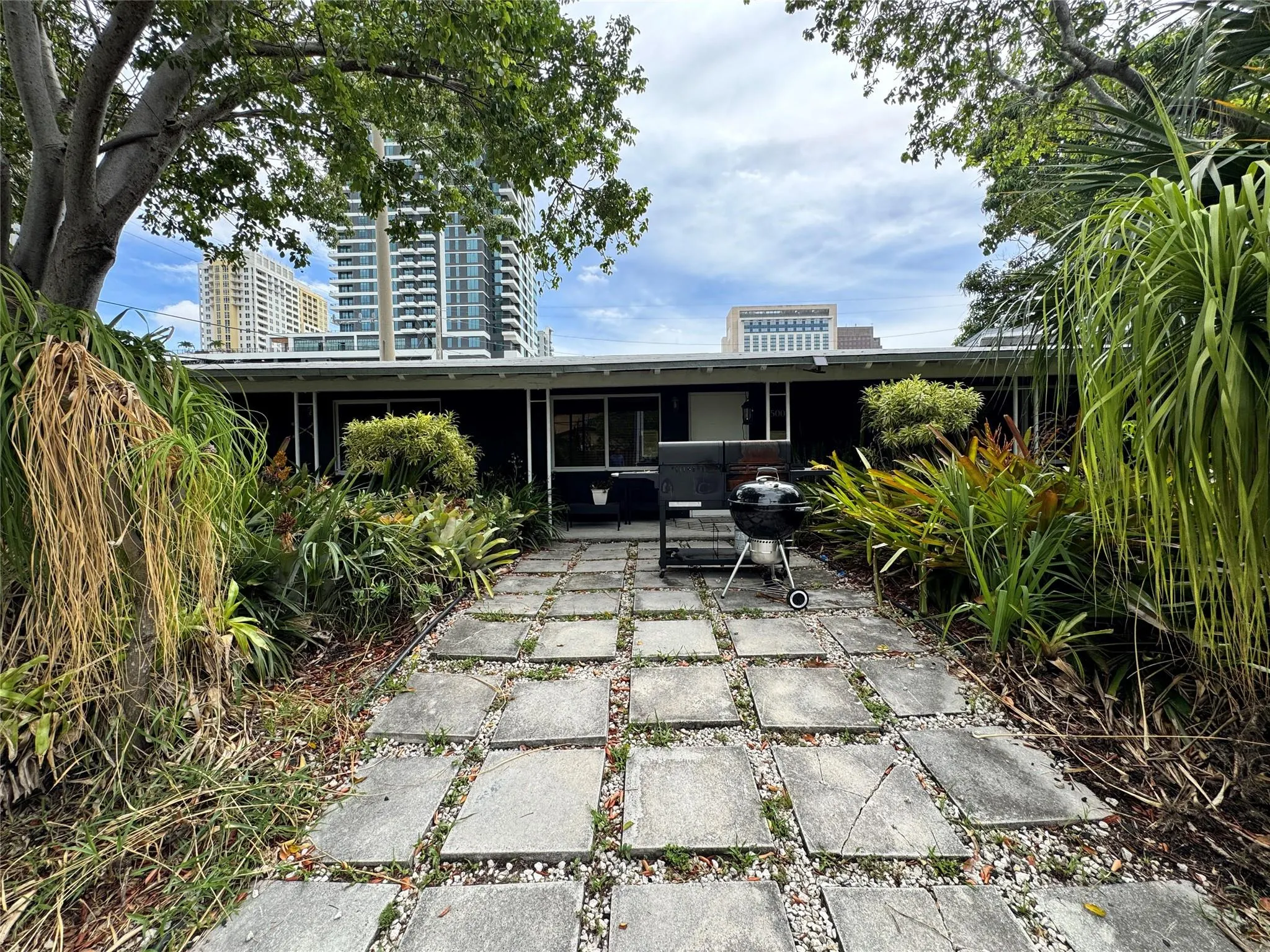 500 SW 3rd Ave