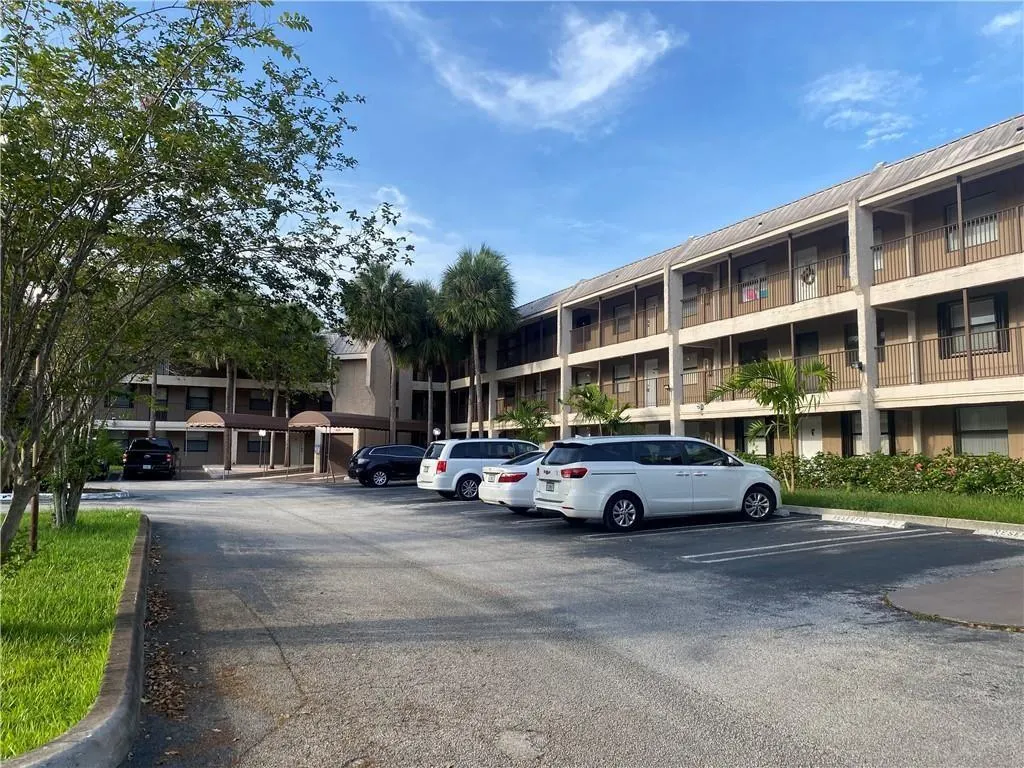 8761 Shadow Wood Blvd, #203