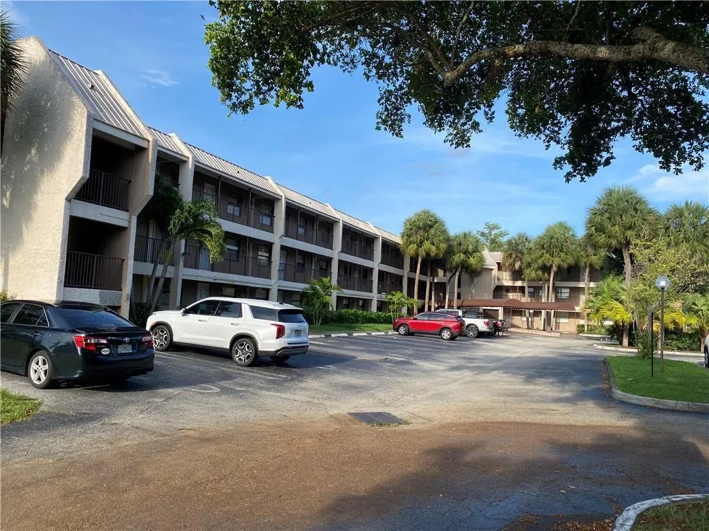 8761 Shadow Wood Blvd, #203