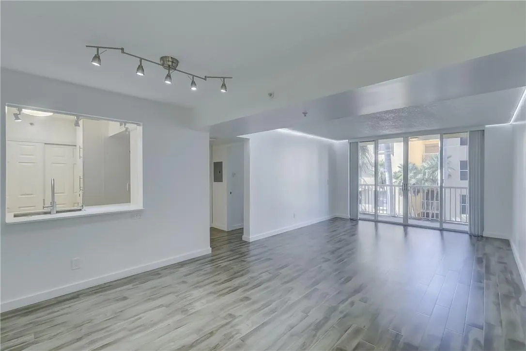 1350 SE 3rd Ave, #310