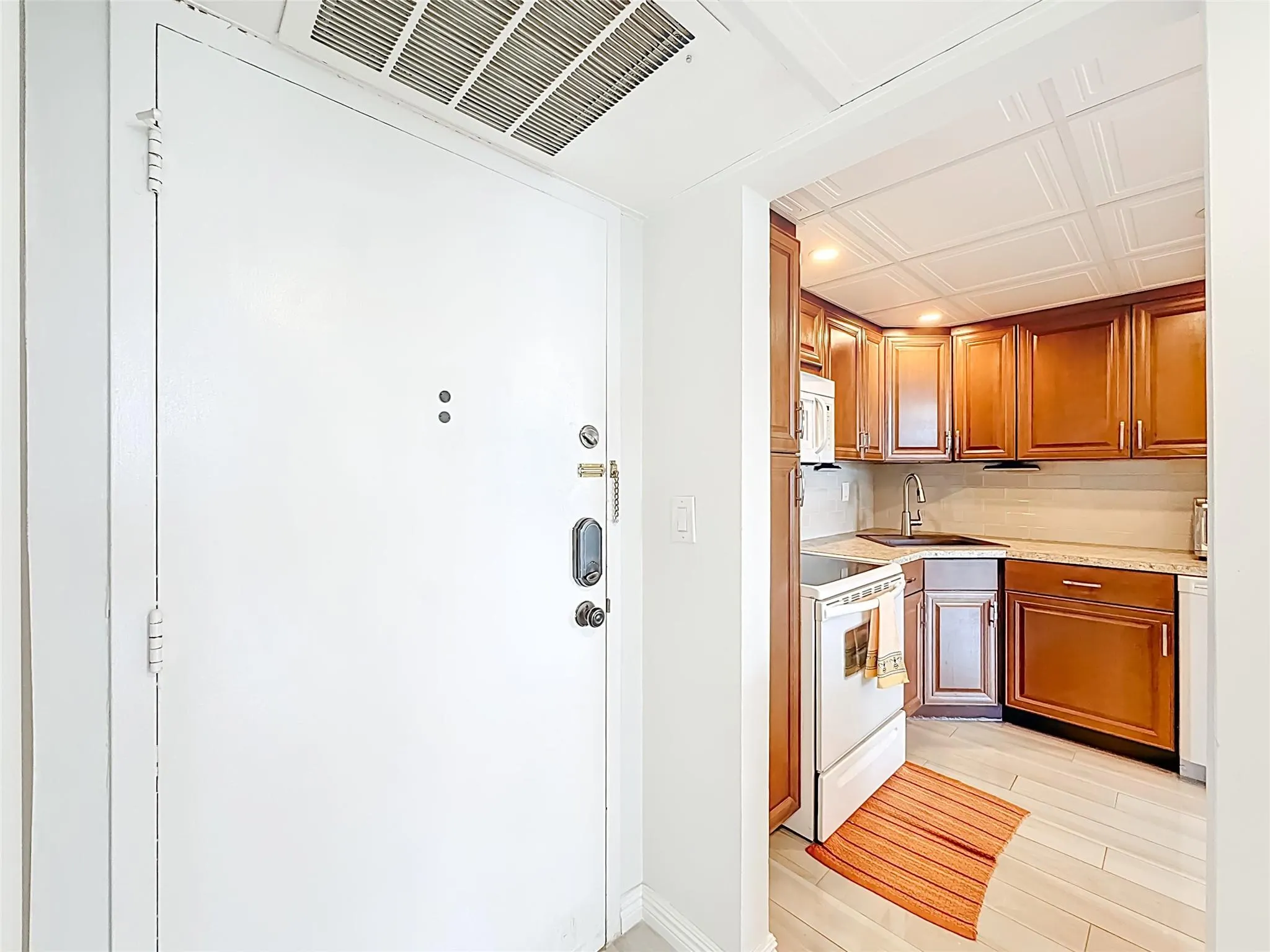 2741 Taft St, #307