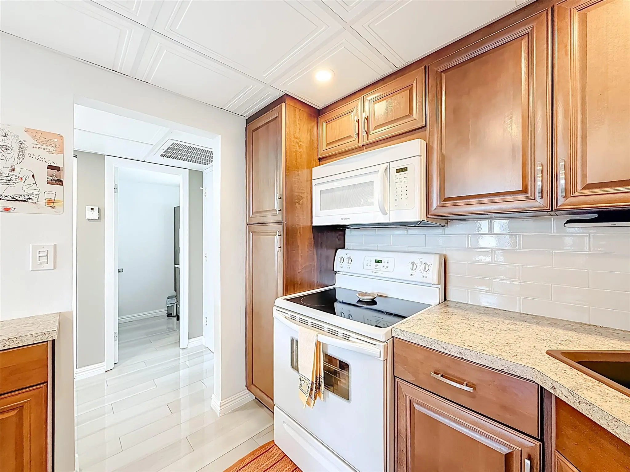 2741 Taft St, #307