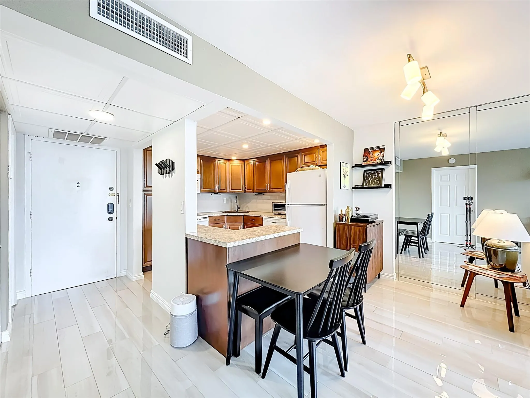 2741 Taft St, #307