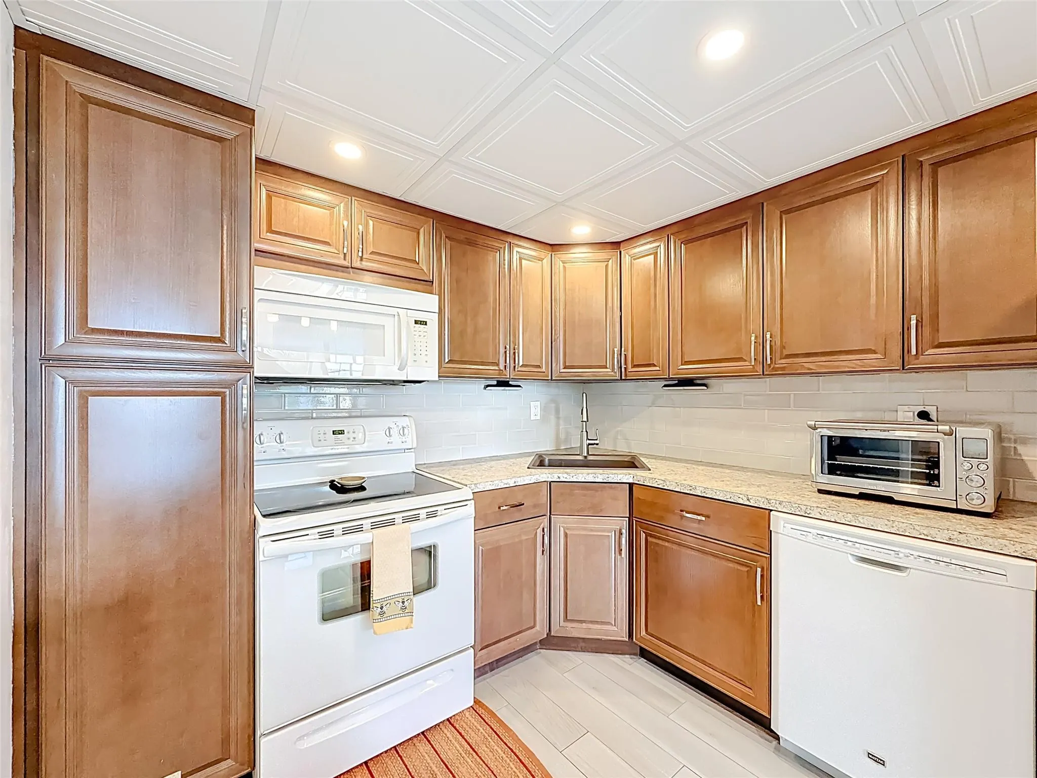 2741 Taft St, #307