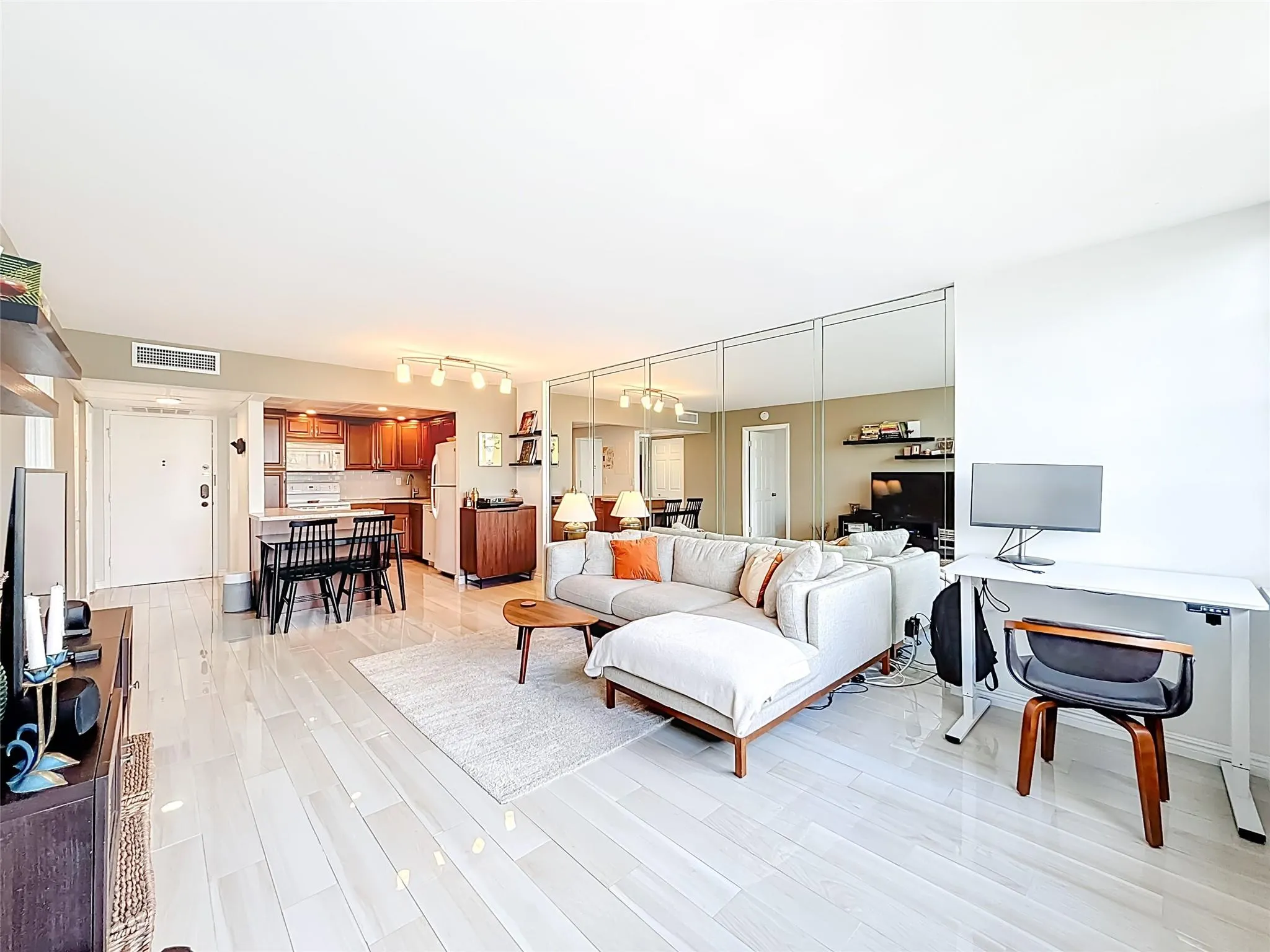 2741 Taft St, #307