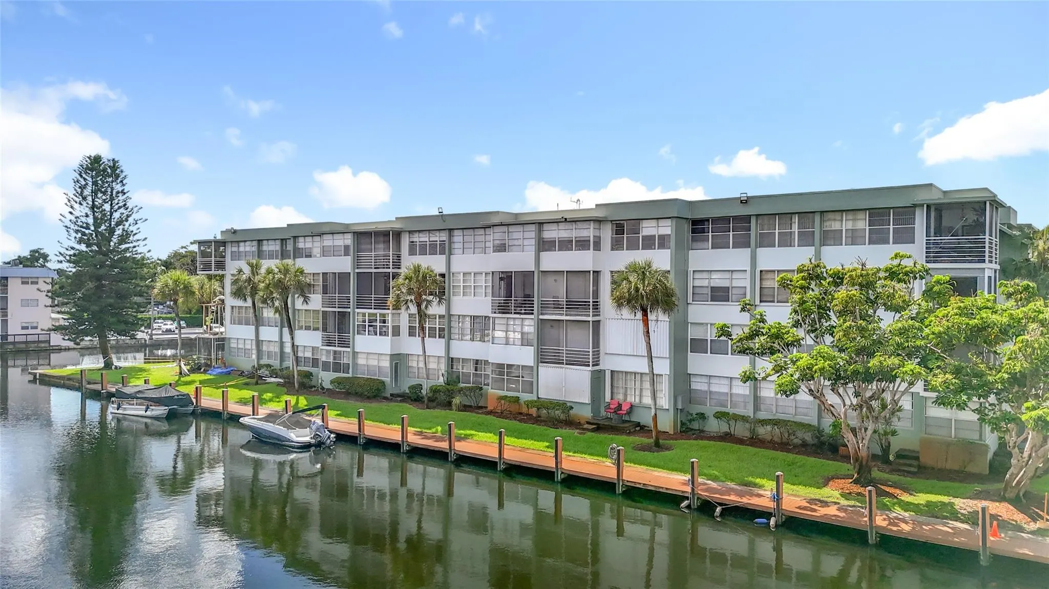 2741 Taft St, #307