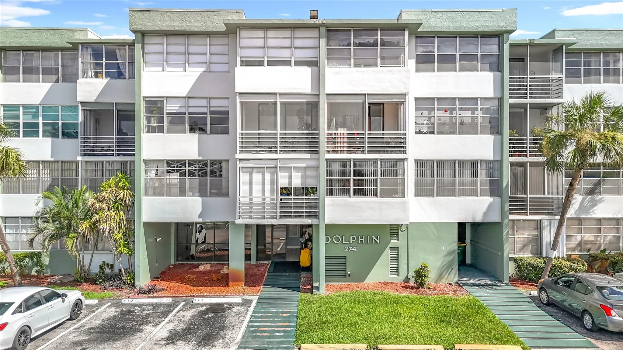 2741 Taft St, #307