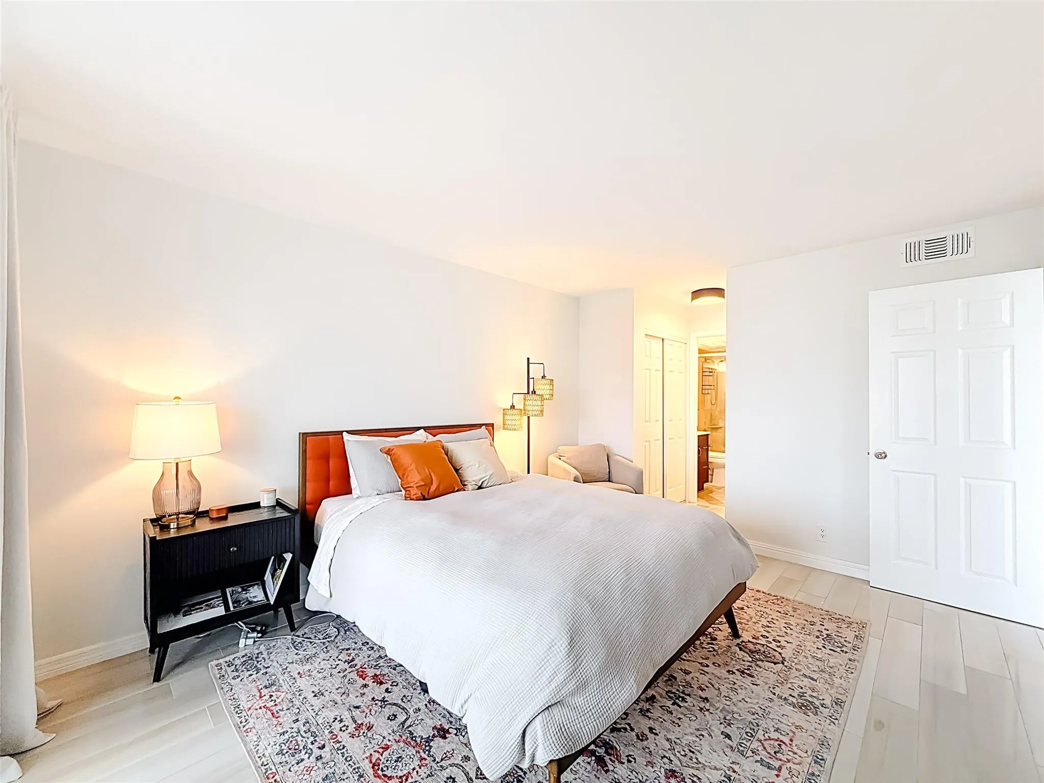 2741 Taft St, #307
