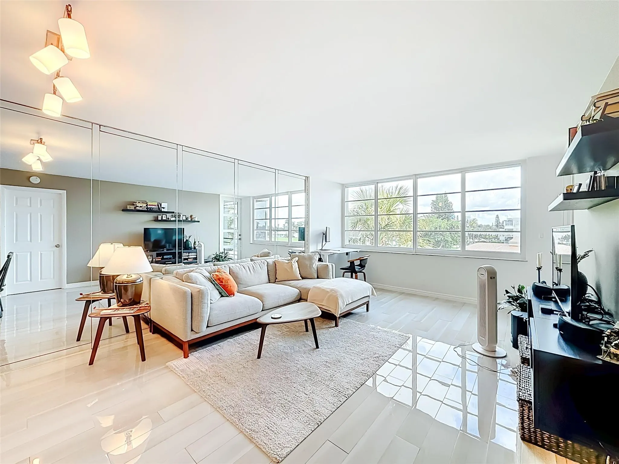 2741 Taft St, #307