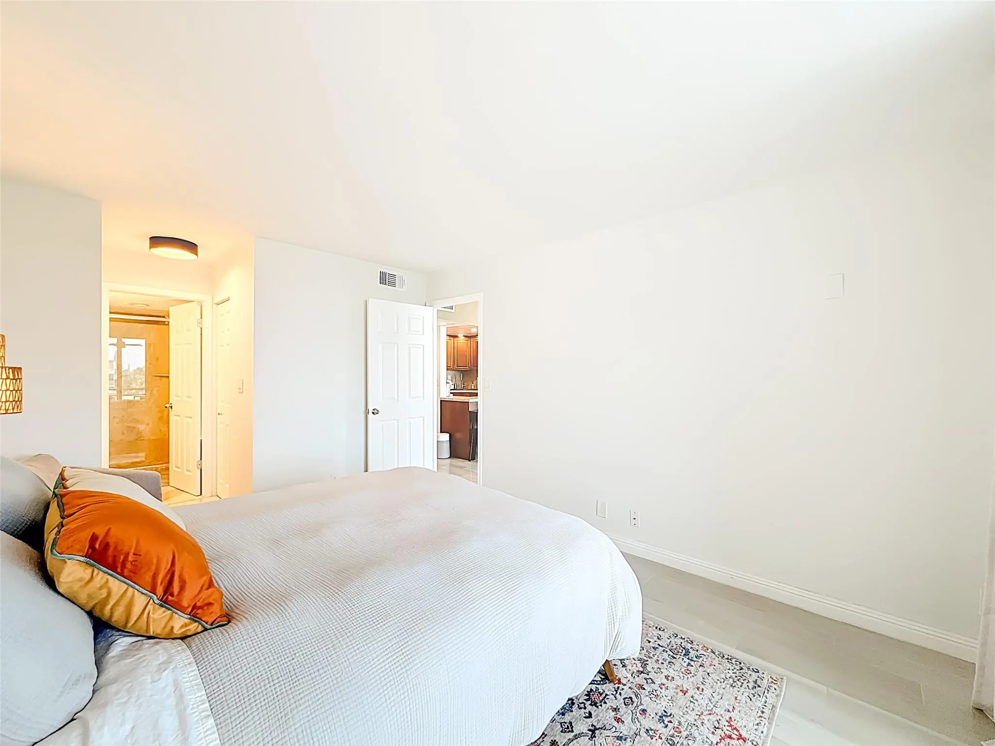 2741 Taft St, #307