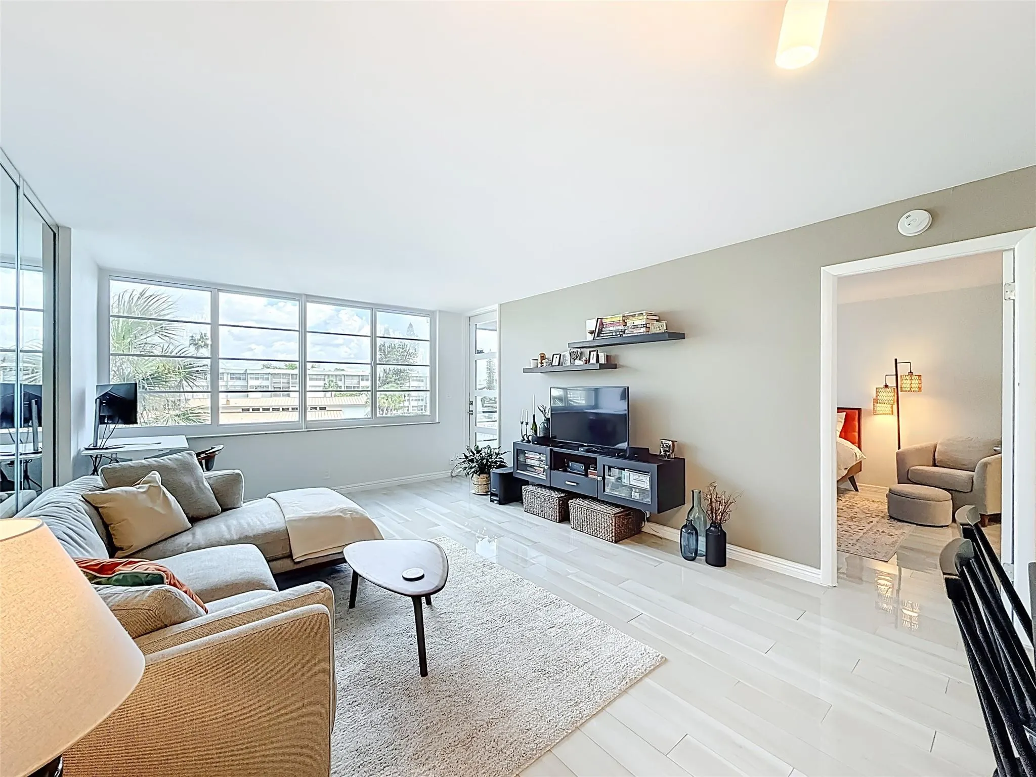 2741 Taft St, #307
