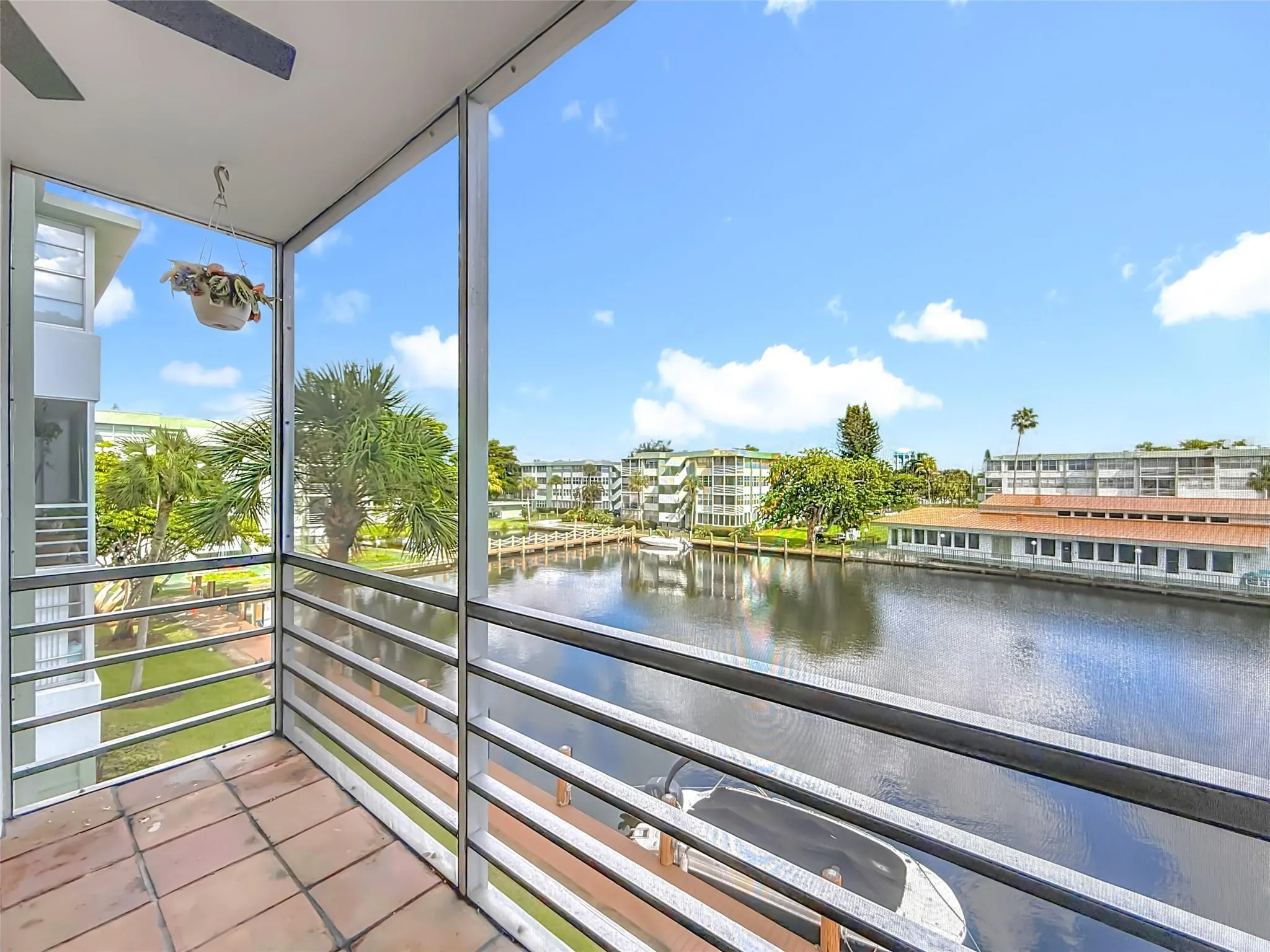 2741 Taft St, #307