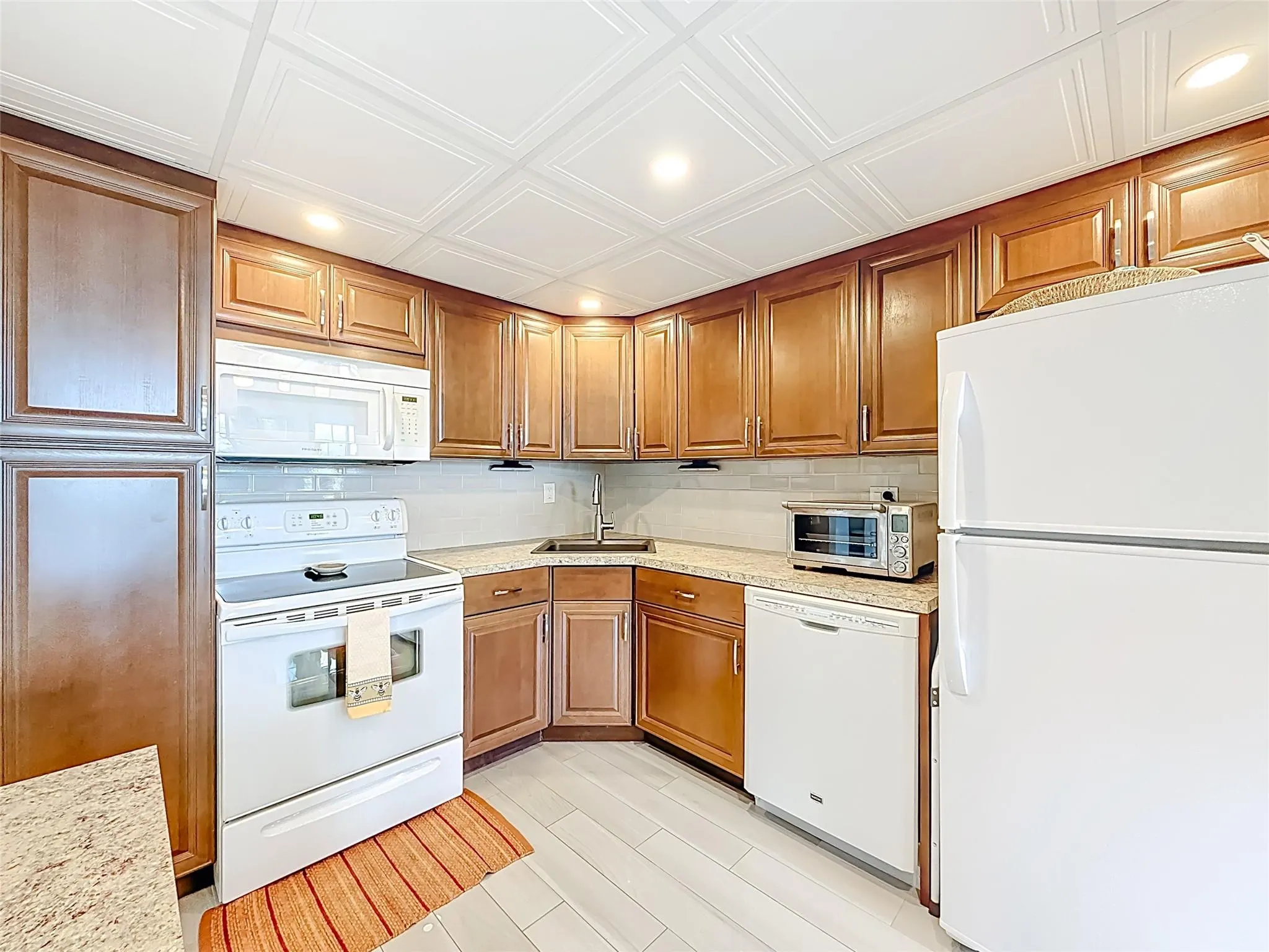 2741 Taft St, #307
