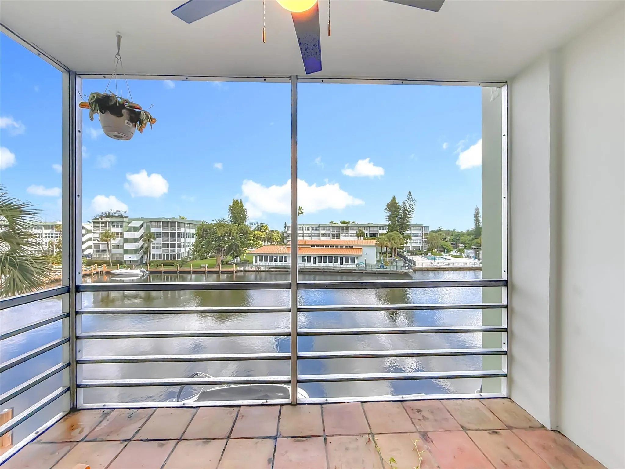 2741 Taft St, #307