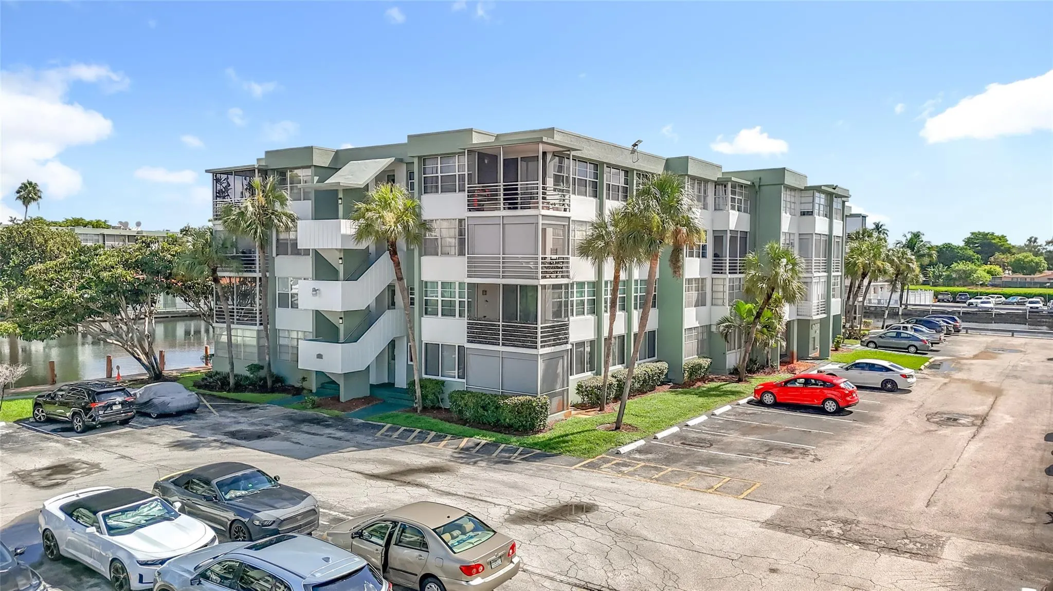 2741 Taft St, #307
