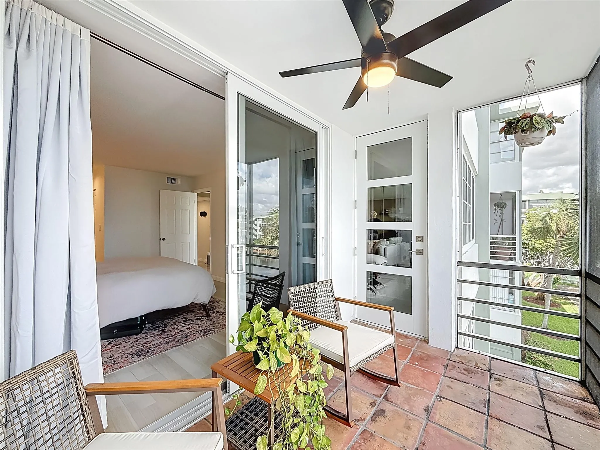 2741 Taft St, #307