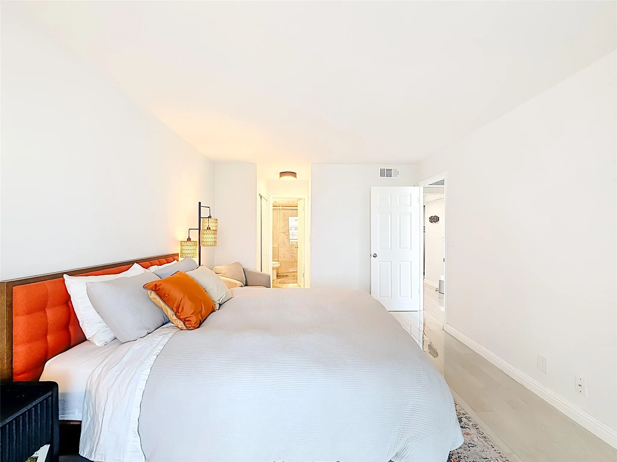 2741 Taft St, #307