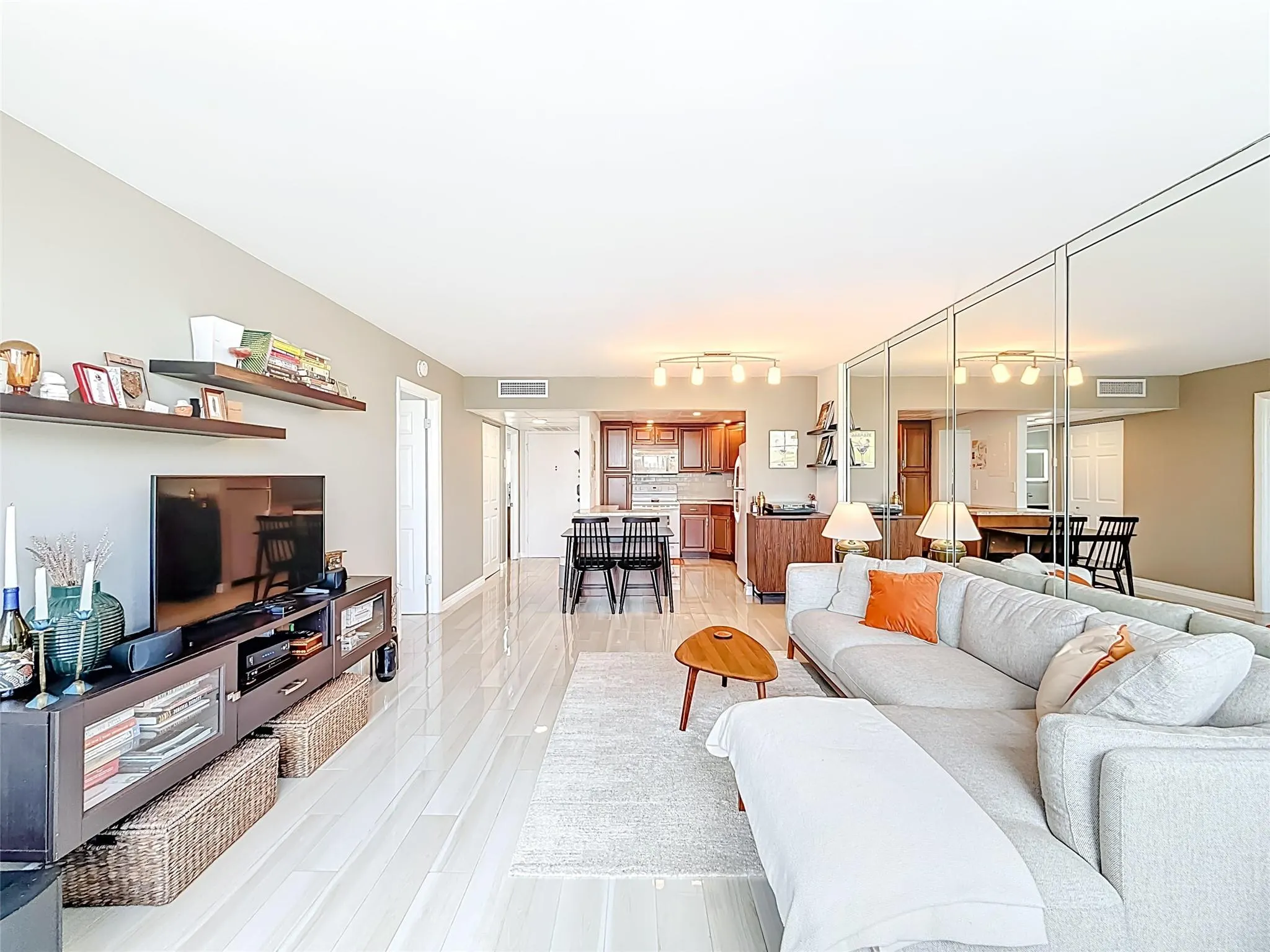 2741 Taft St, #307