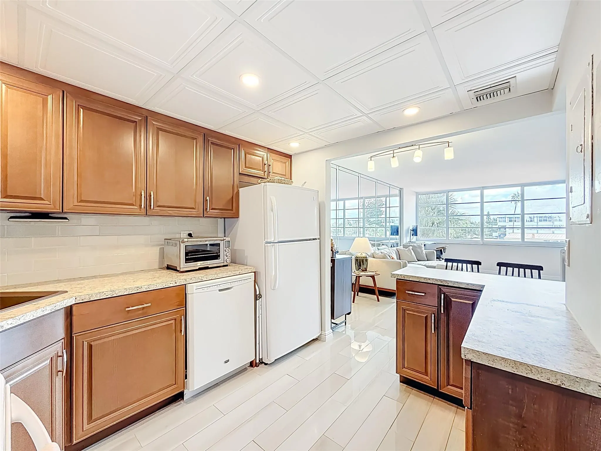 2741 Taft St, #307