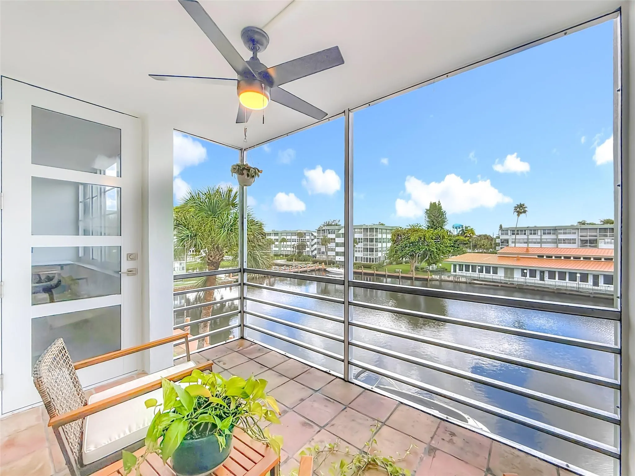 2741 Taft St, #307